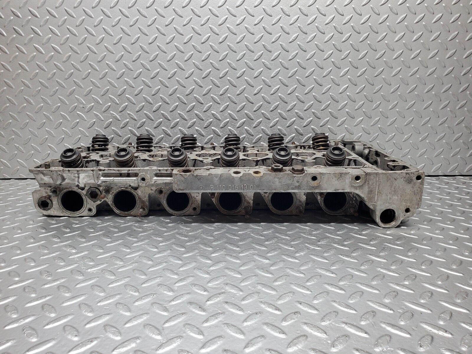 44552 Mercedes-Benz W123 280E Cylinder Head 1100161901