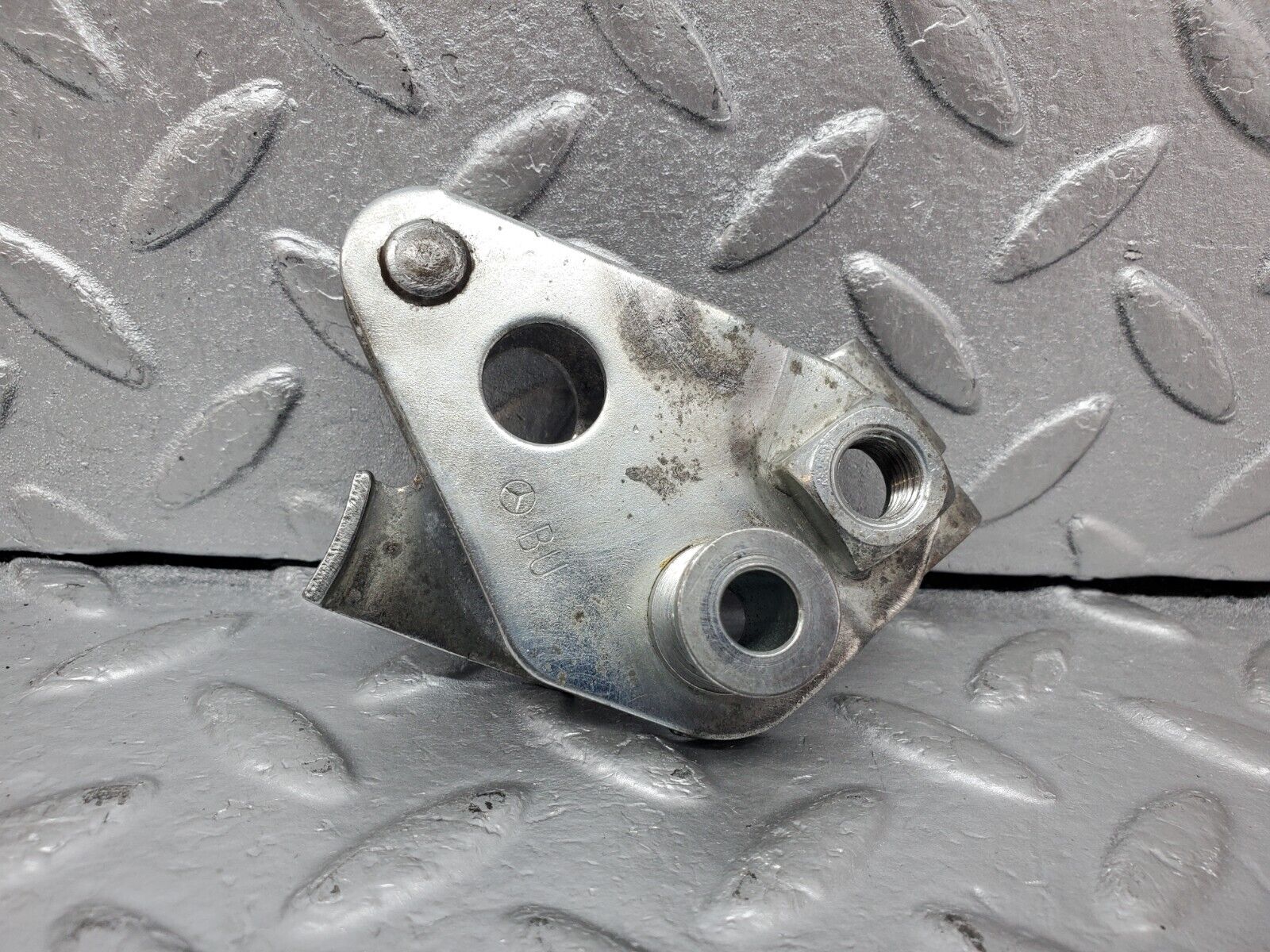 44405 Mercedes-Benz W123 280E Front Right Seat Belt Bracket