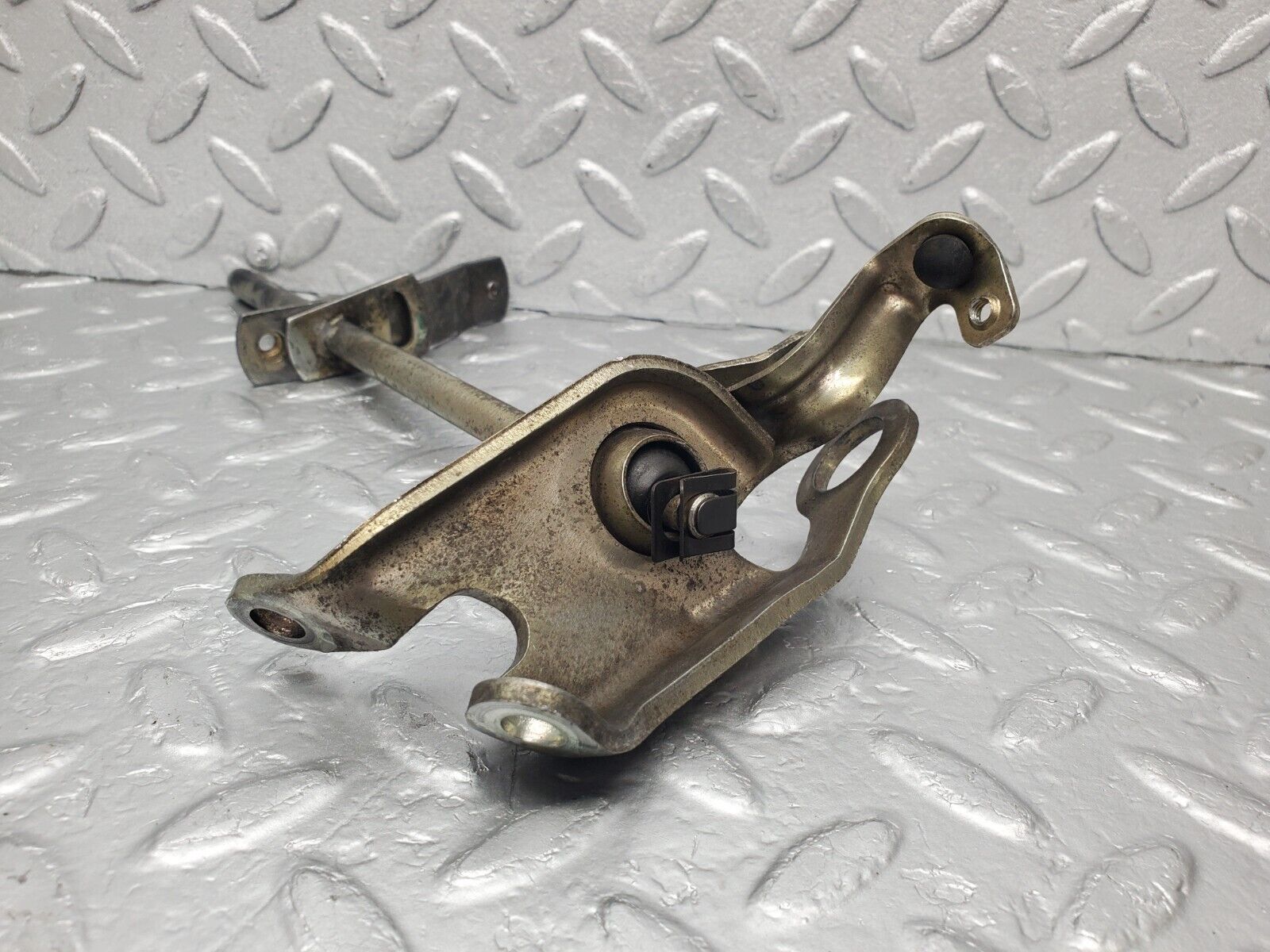 46071 Mercedes-Benz W126 420SE Throttle Linkage