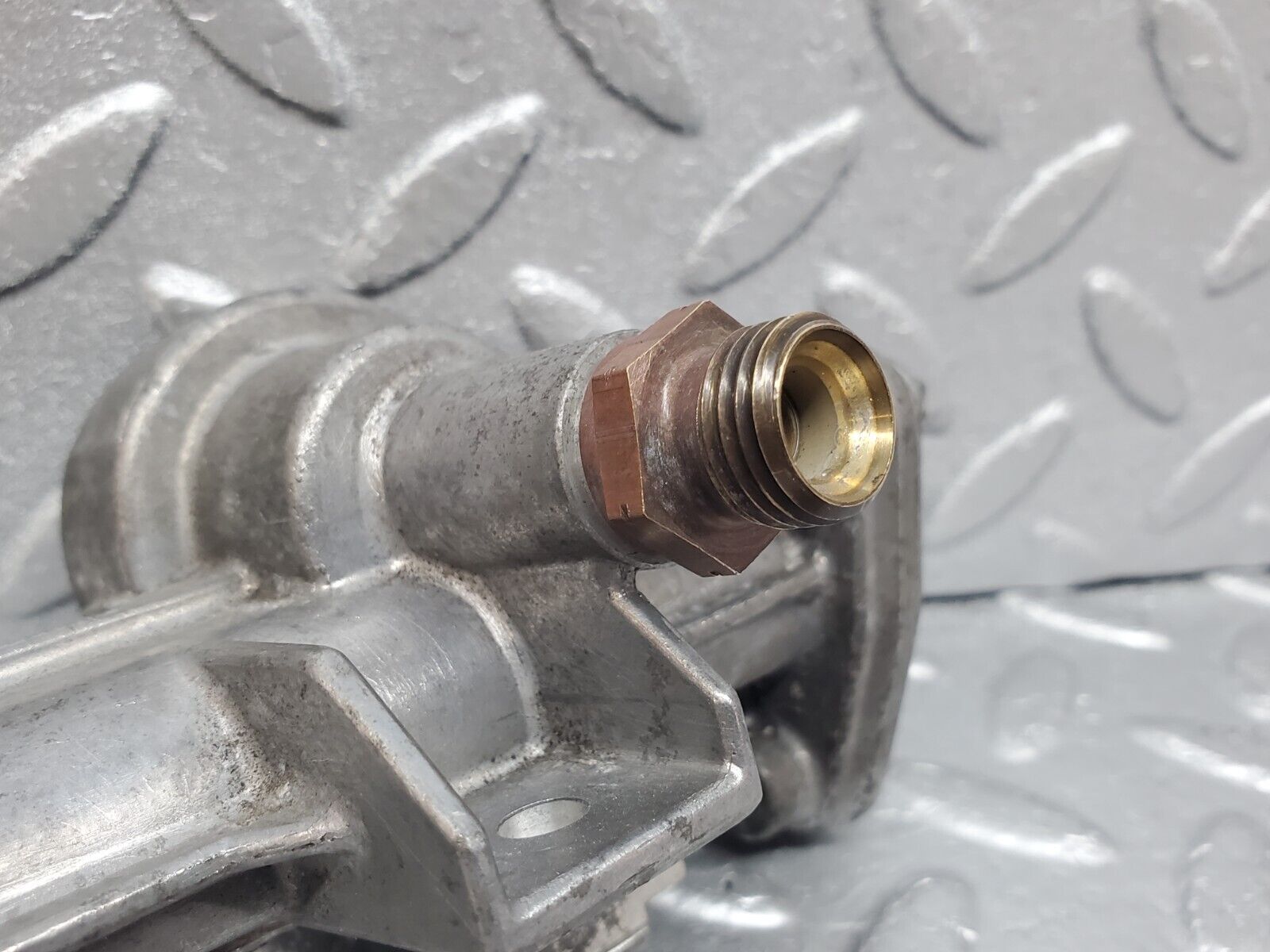 44733 Mercedes-Benz W124 220E Fuel Injector Rail 1110780745