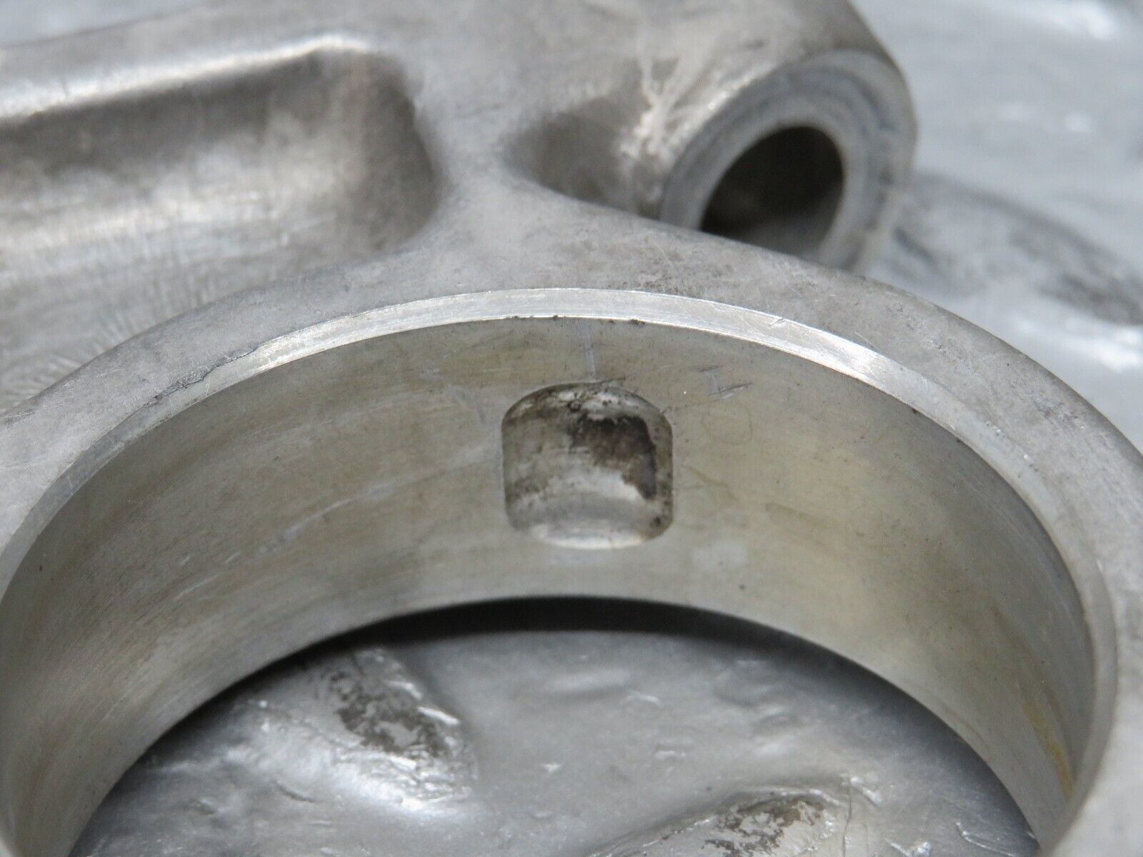 32798 Mercedes-Benz C107 R107 350 V8 Camshaft Tower Bearing 1160512112