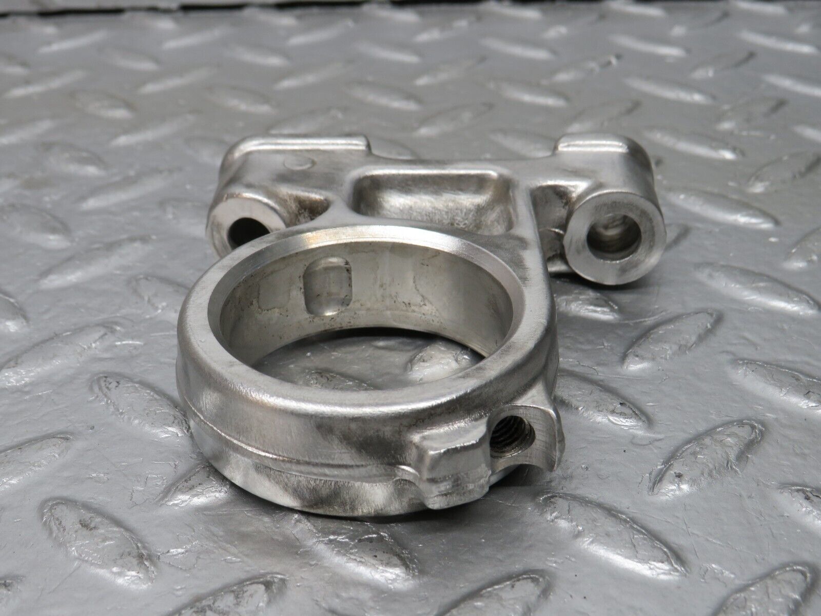 32996 Mercedes-Benz C107 R107 350 V8 Camshaft Tower Bearing 1160512112