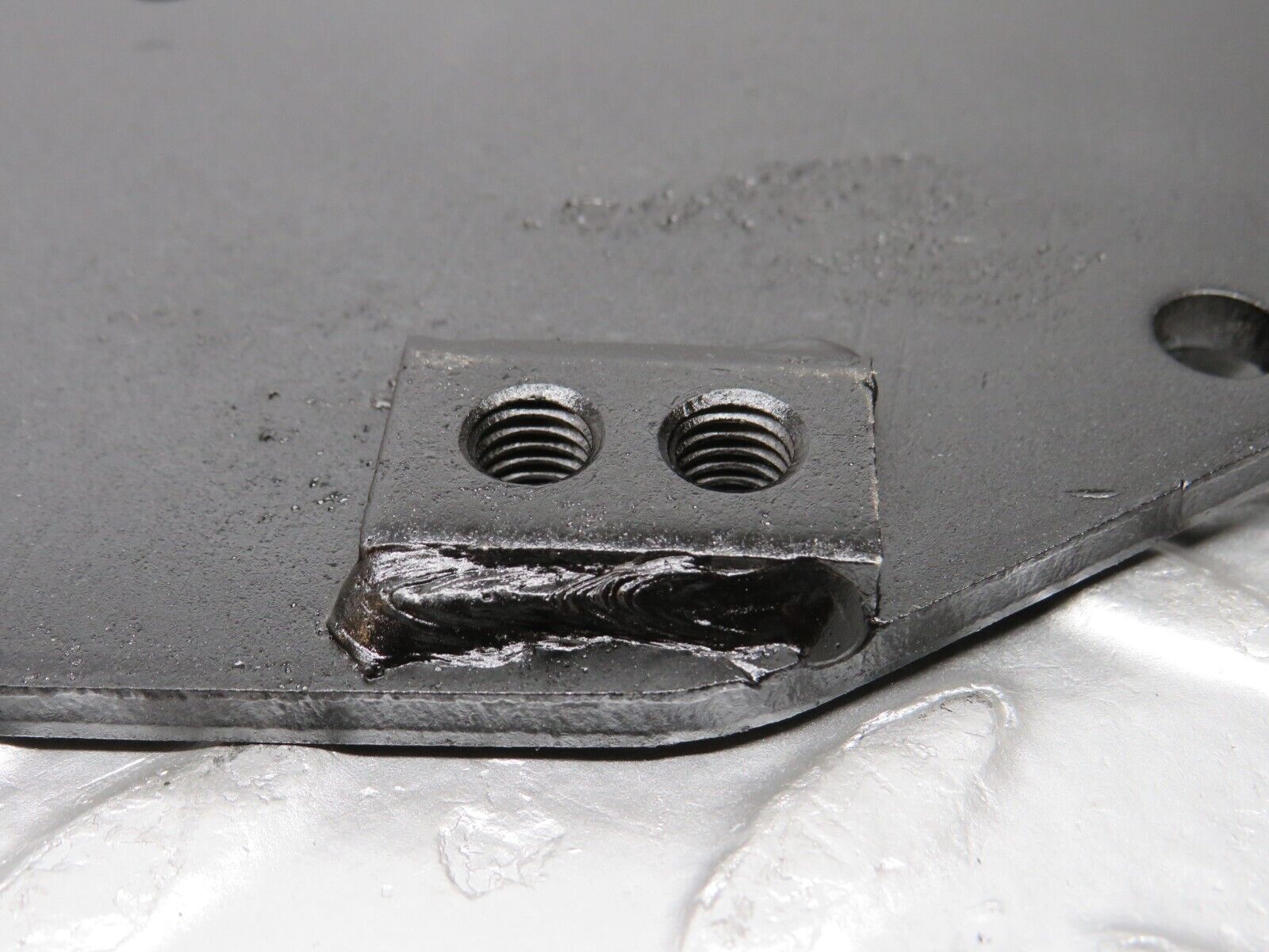 32985 Mercedes-Benz C107 R107 350 V8 Power Steering Pump Bracket