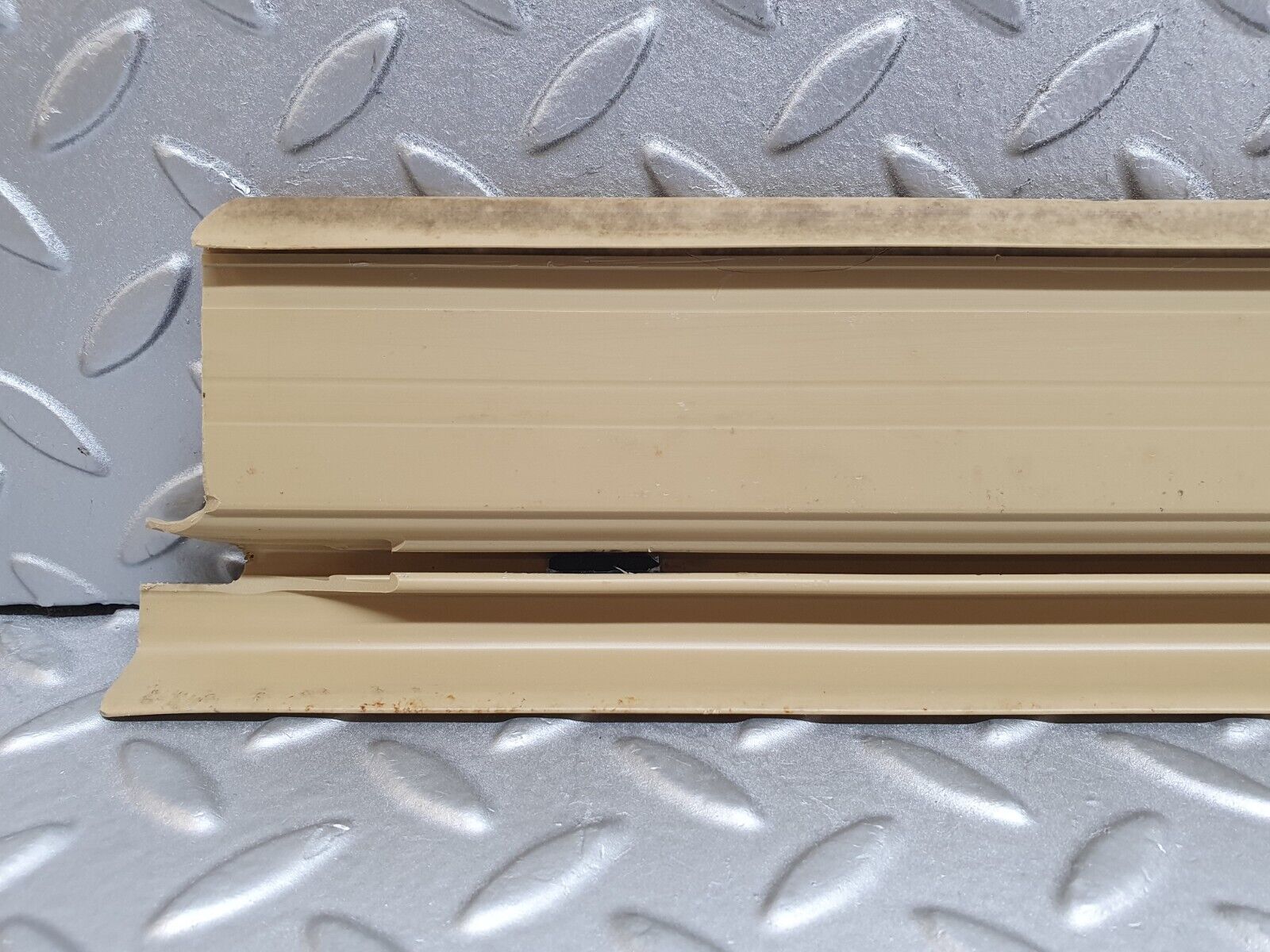 44094 Mercedes-Benz C123 230CE Coupe Right Door Sill Trim Beige