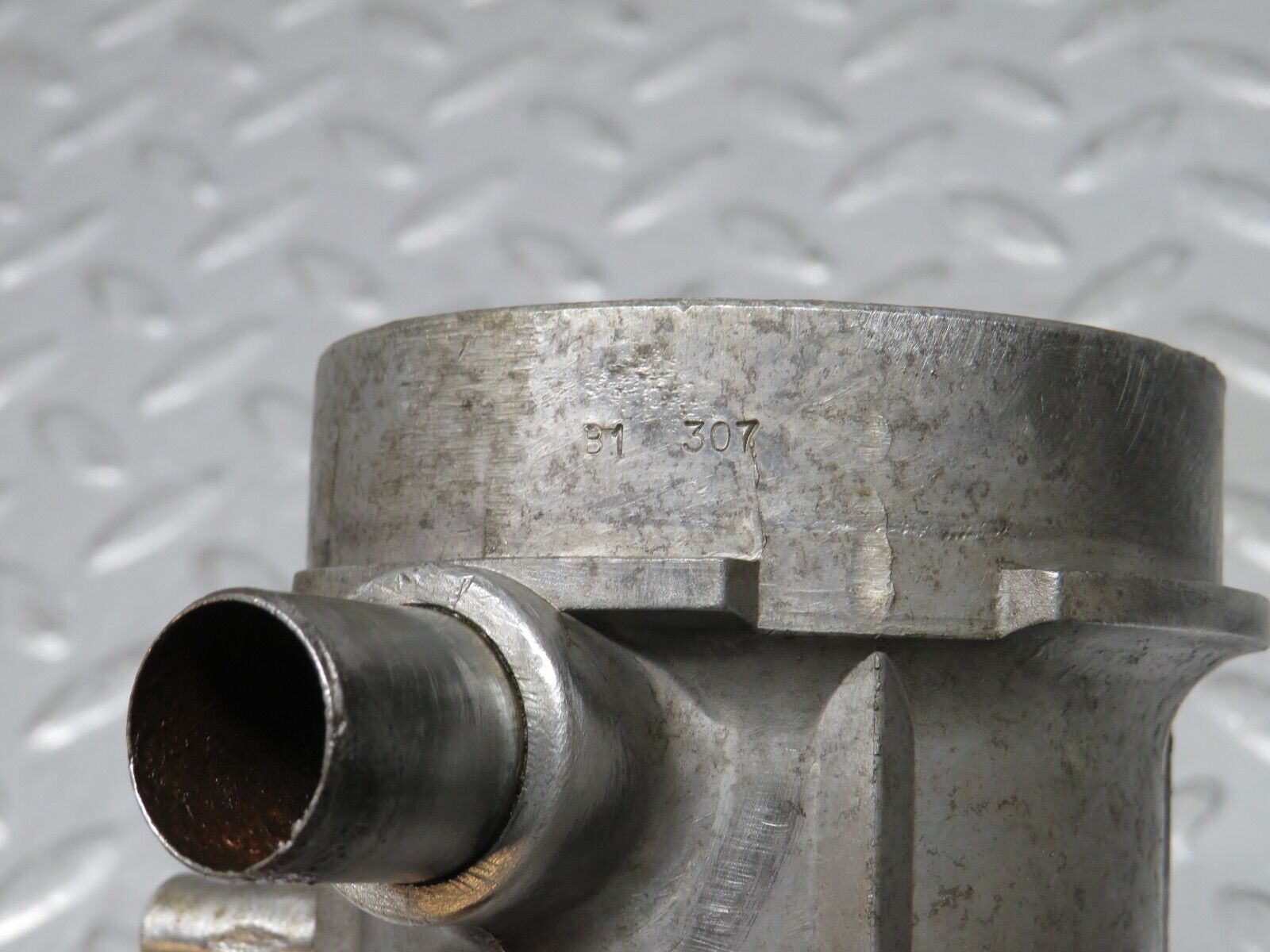 33073 Mercedes-Benz C107 R107 350 V8 Throttle Body Valve