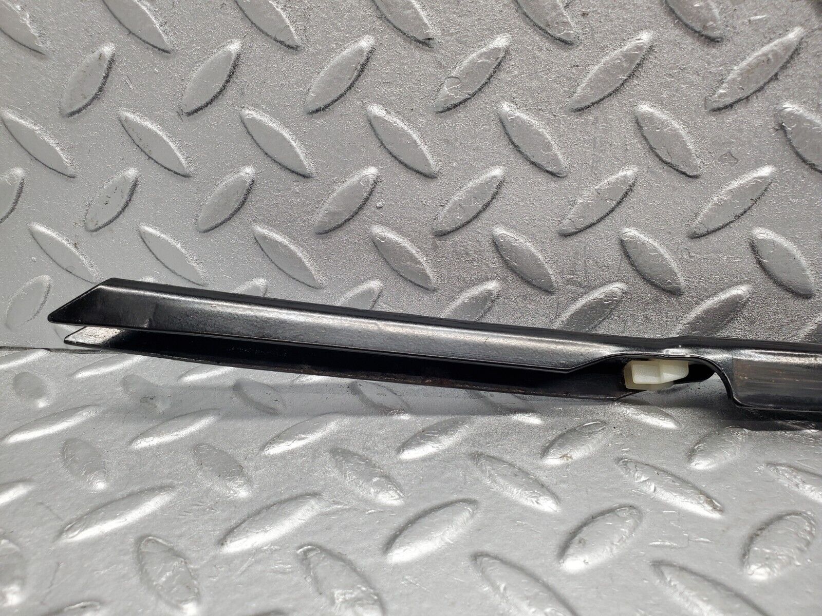 46764 Mercedes-Benz R129 320SL Coupe Front Left Window Channel