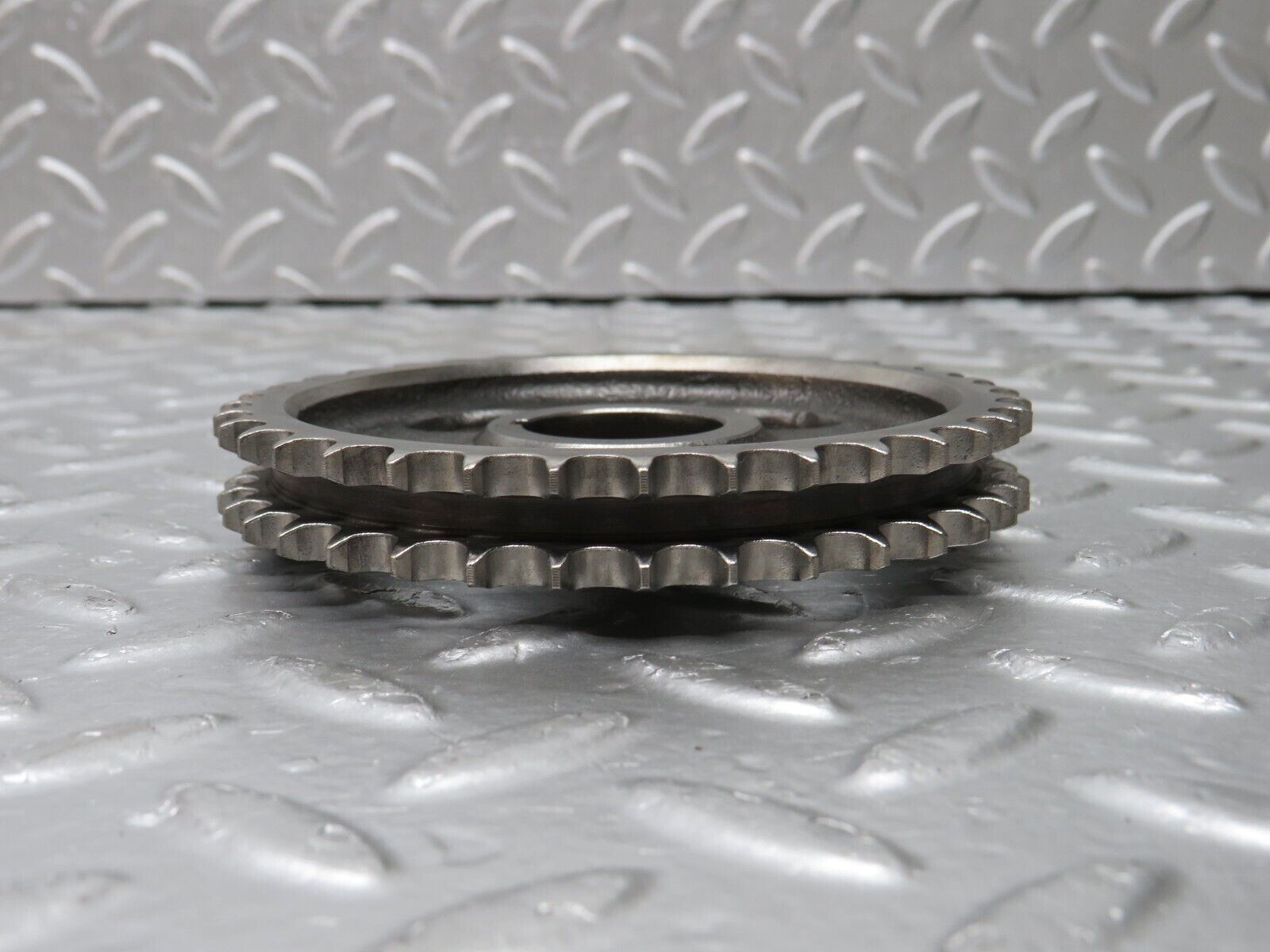 32969 Mercedes-Benz C107 R107 350 V8 Camshaft Timing Gear 1160520601