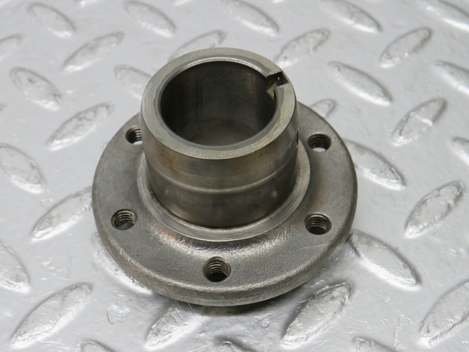 32968 Mercedes-Benz C107 R107 350 V8 Crankshaft Sleeve Hub