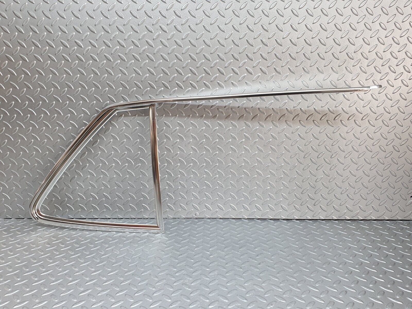 43053 Mercedes-Benz R107 Hardtop Side Window Chrome Moulding Trim Right