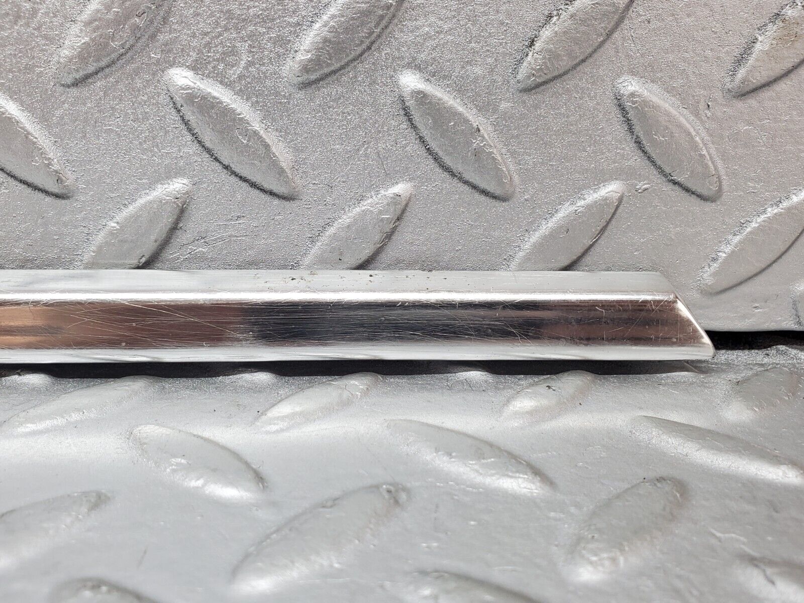 44542 Mercedes-Benz W123 280E Front Right Door Chrome Moulding Trim