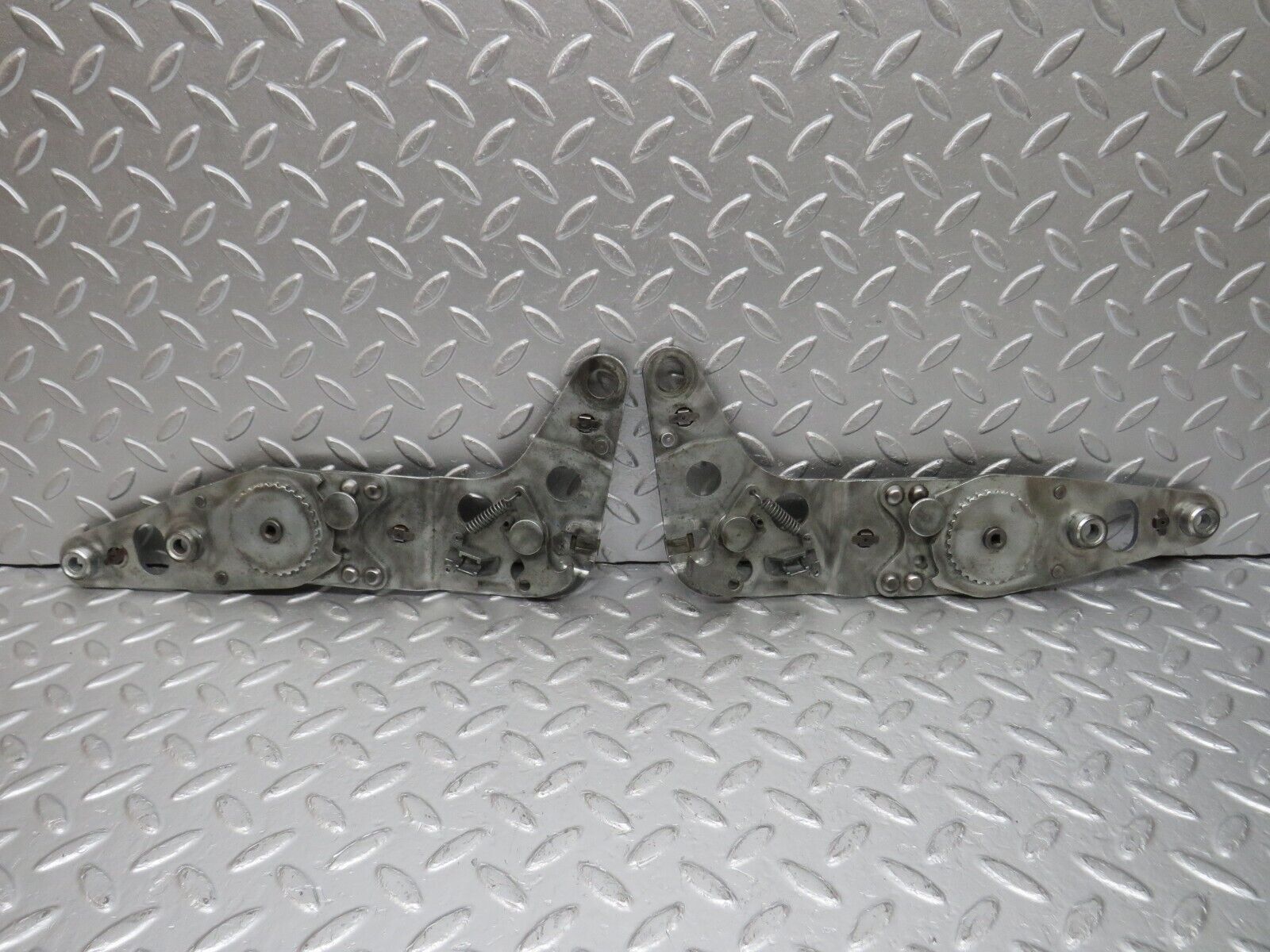 33210 Mercedes-Benz R107 Front Left Seat Hinge Pair 0009107685 0009107986