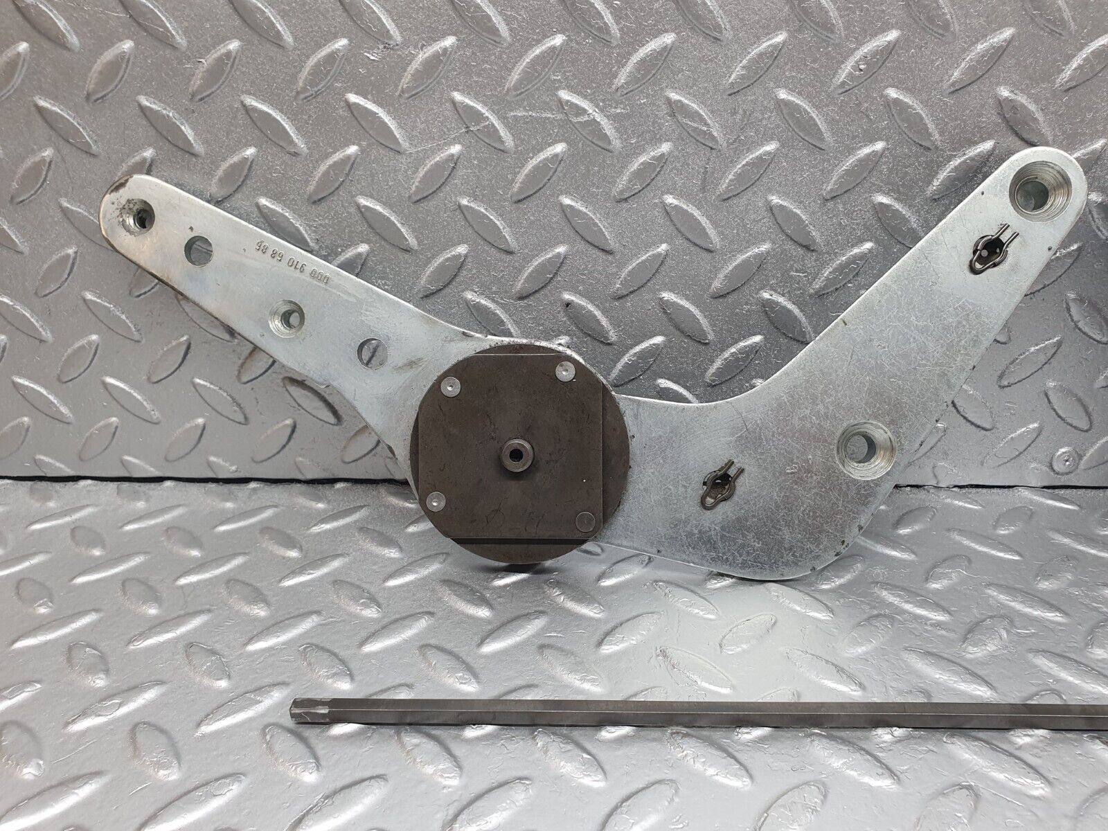 43332 Mercedes-Benz W108 280SE Front Left Seat Hinge Pair With Rod 0009106385 0009106886