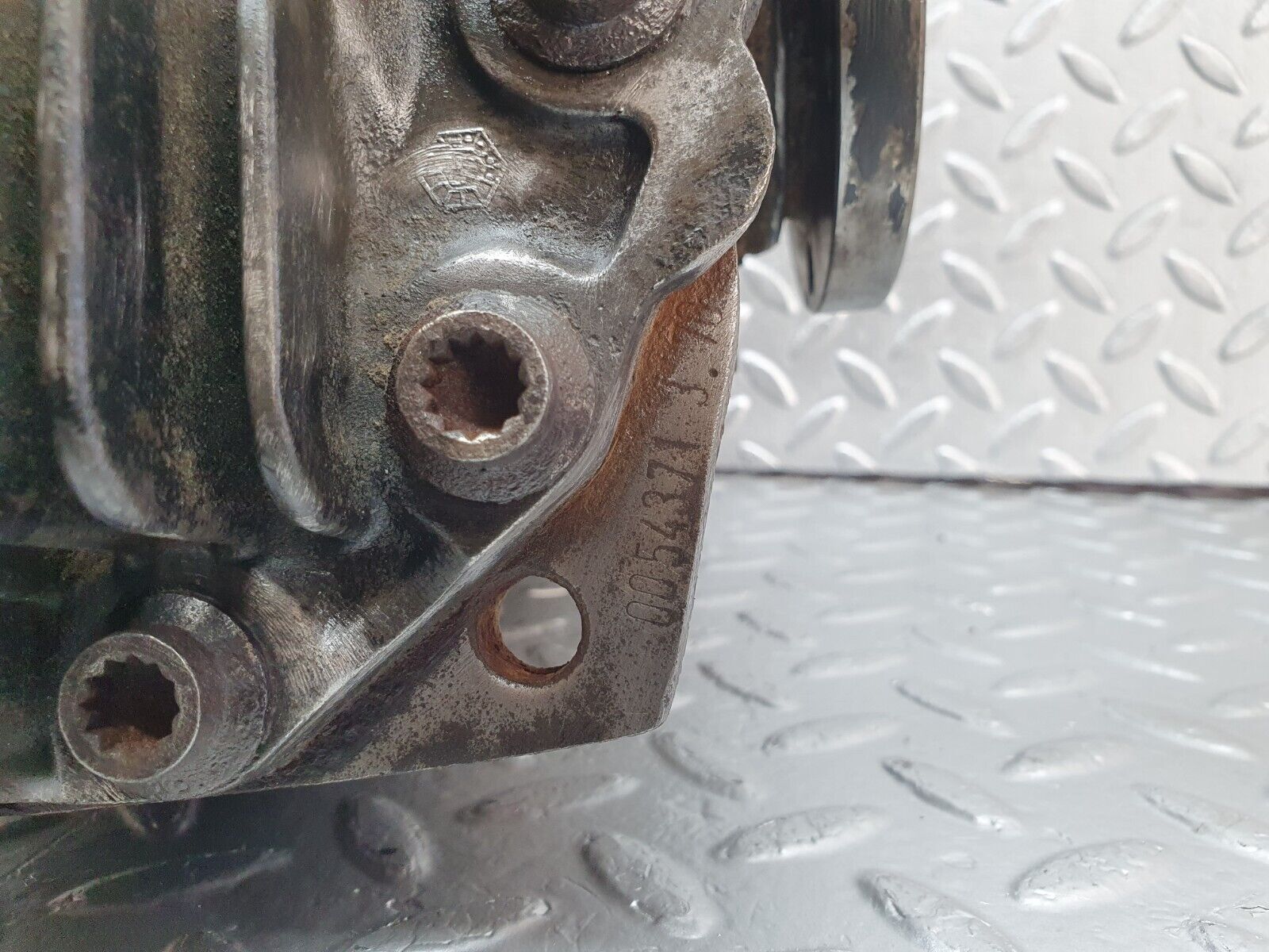 42629 Mercedes-Benz R129 320SL Coupe Rear Differential Ratio 3.70 2103510805