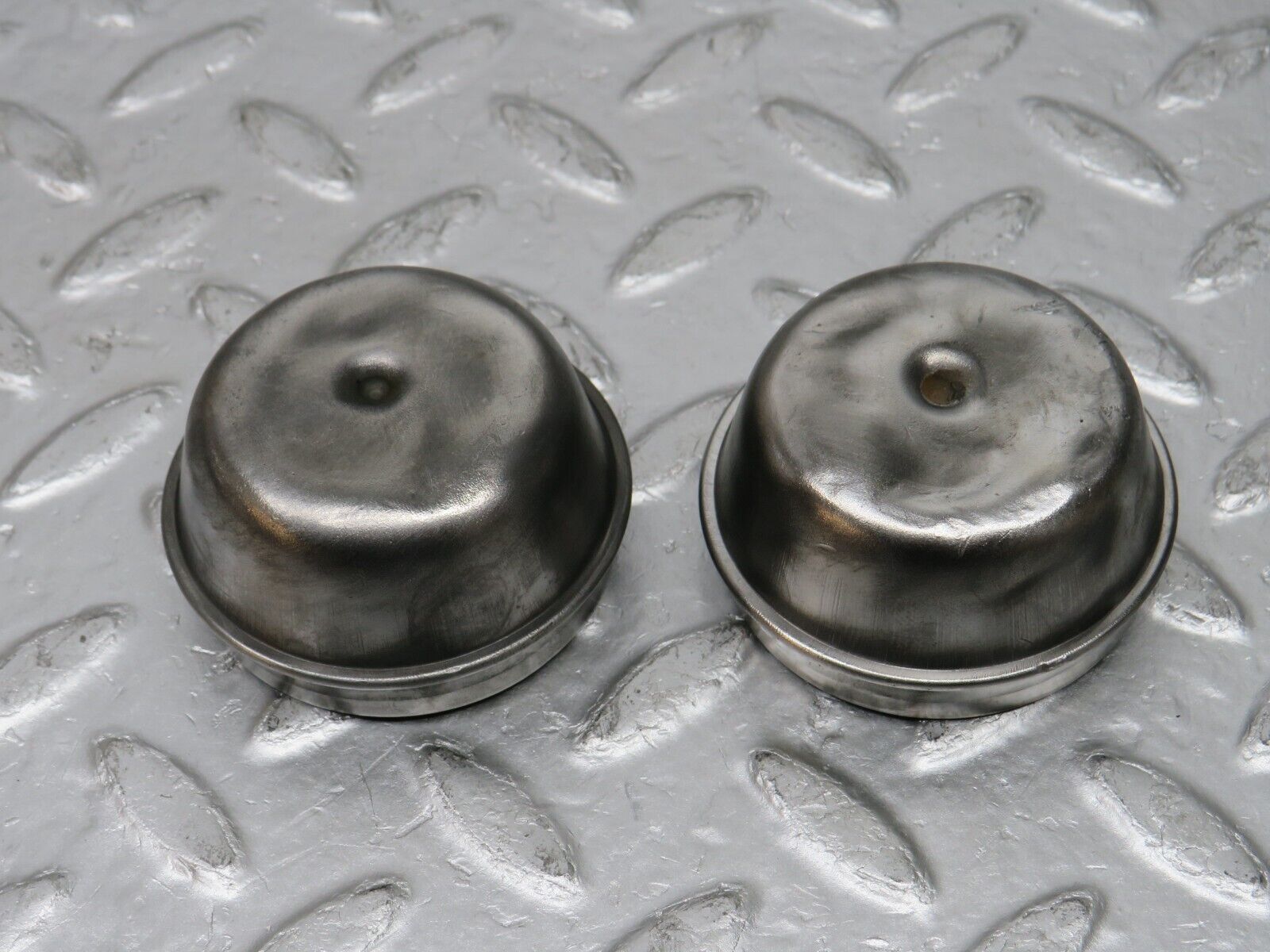 33017 Mercedes-Benz C107 R107 350 V8 Wheel Hub Locking Cap