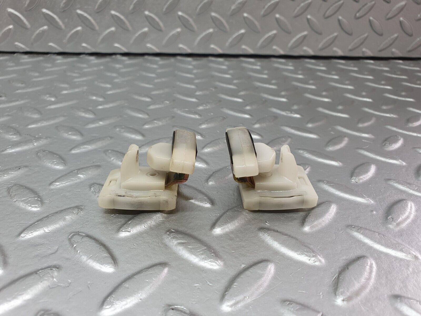 41706 Mercedes-Benz W124 200E Door Window Glass Holder