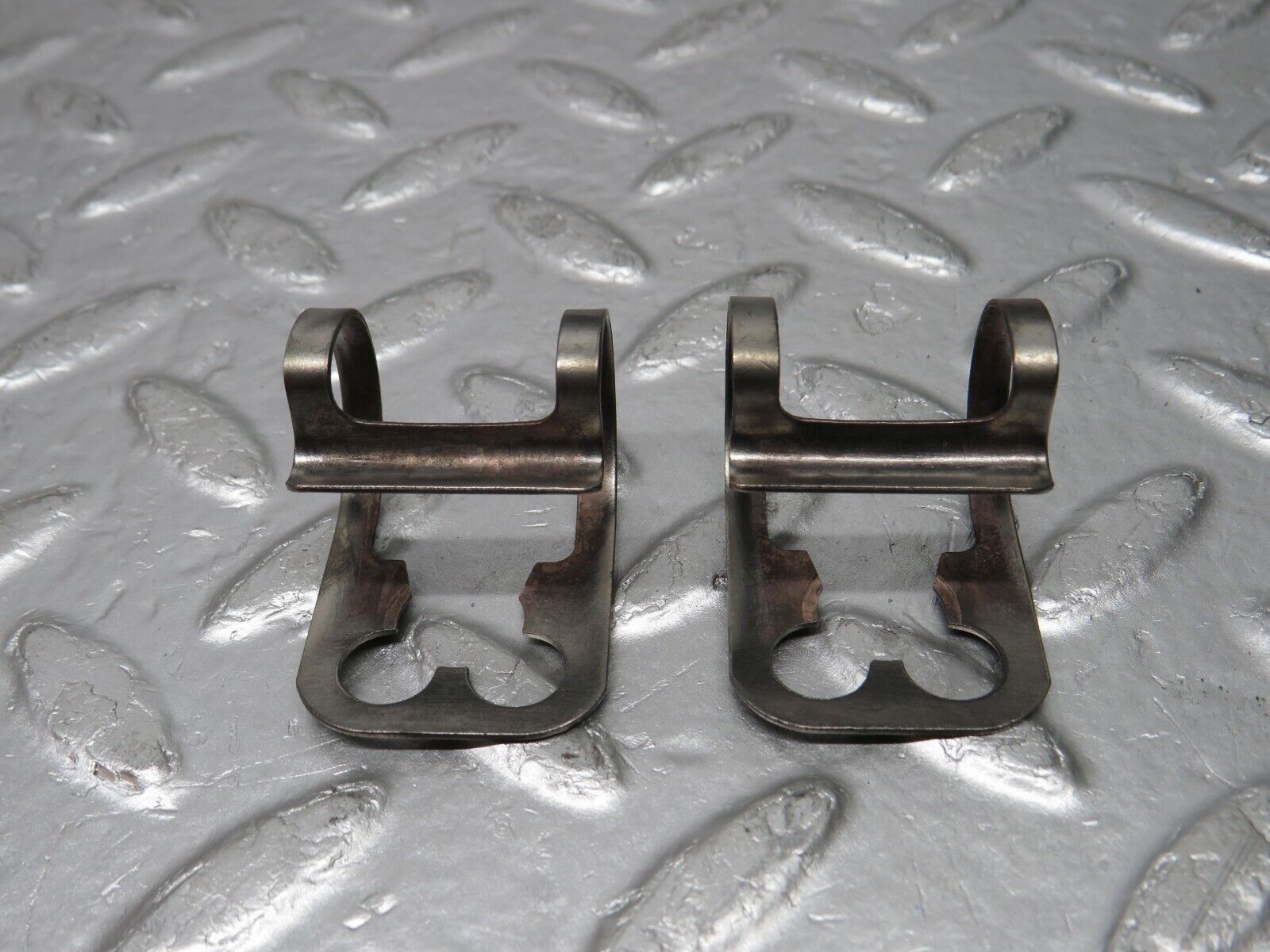 33002 Mercedes-Benz C107 R107 350 V8 Valve Rocker Arm With Spring & Tappet