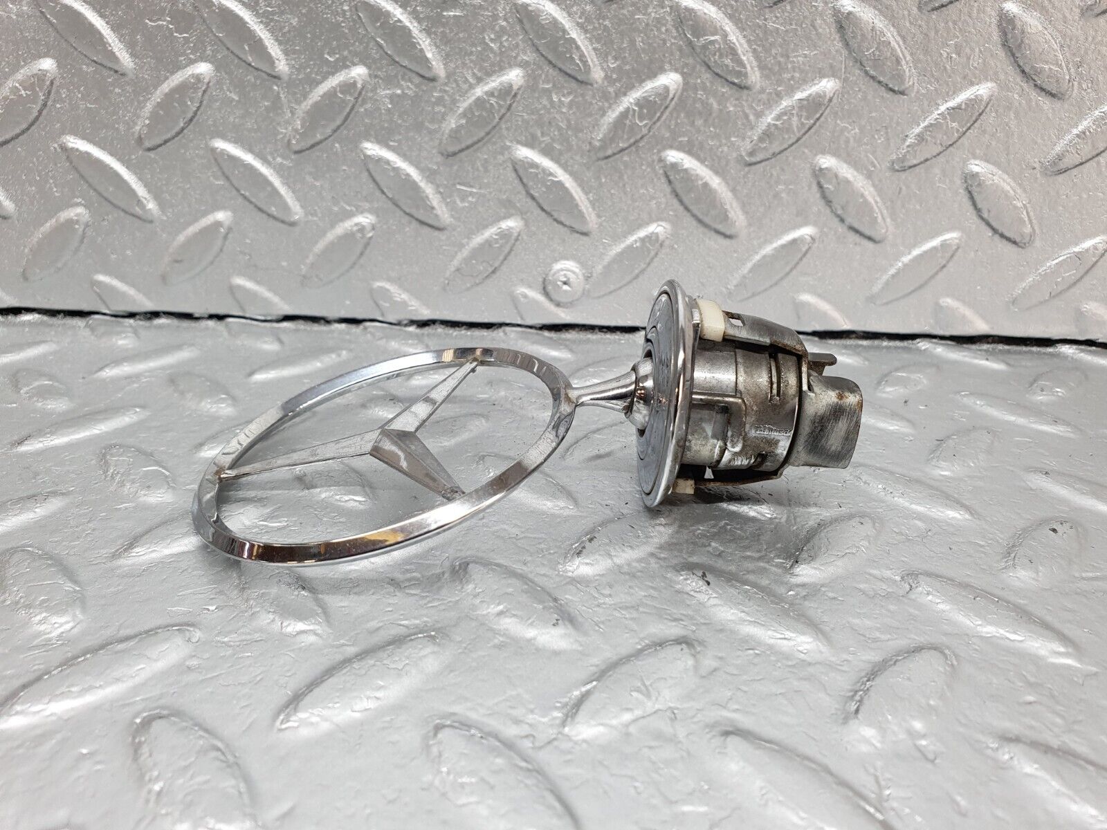 42041 Mercedes-Benz W202 C200 Front Badge Emblem