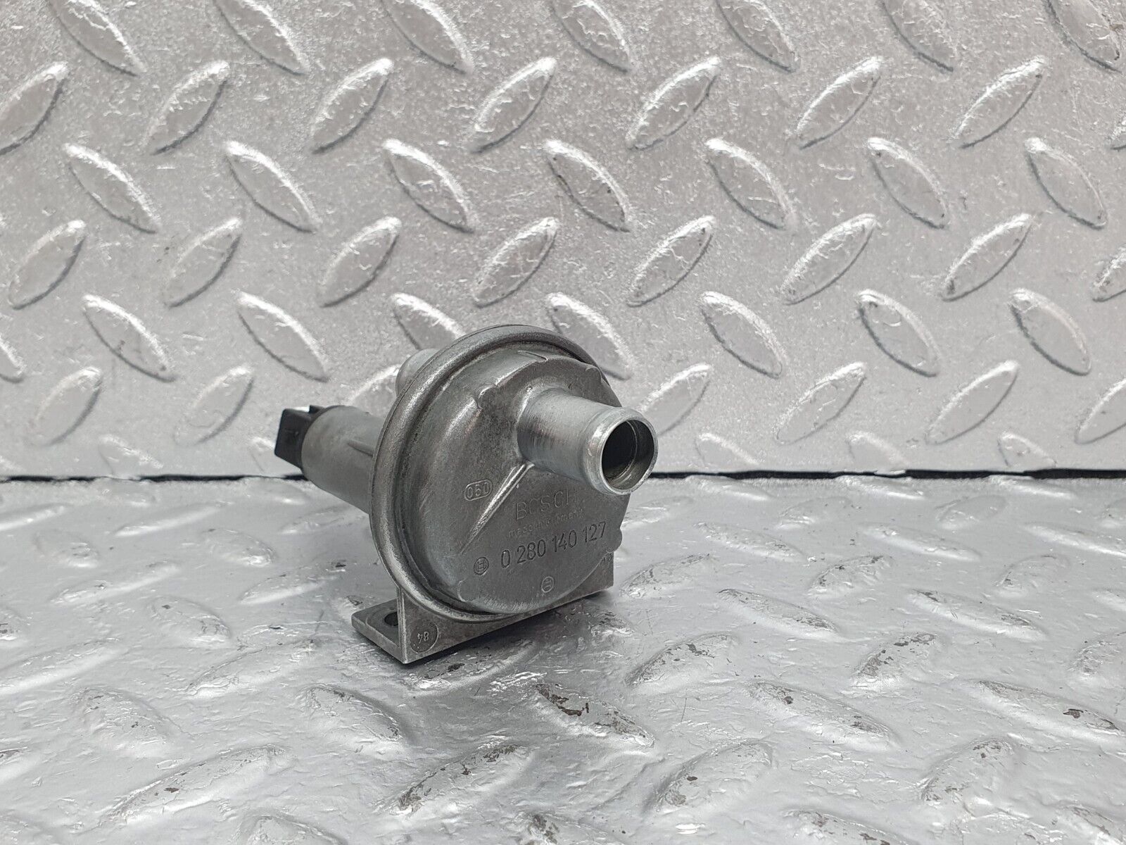 44029 Mercedes-Benz C123 230CE Coupe Auxiliary Air Valve Bosch 0280140127