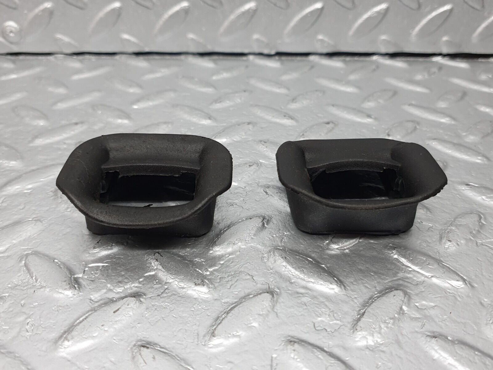 41876 Mercedes-Benz W202 C200 Rear Door Check Strap Rubber Seal 2x 2027372430