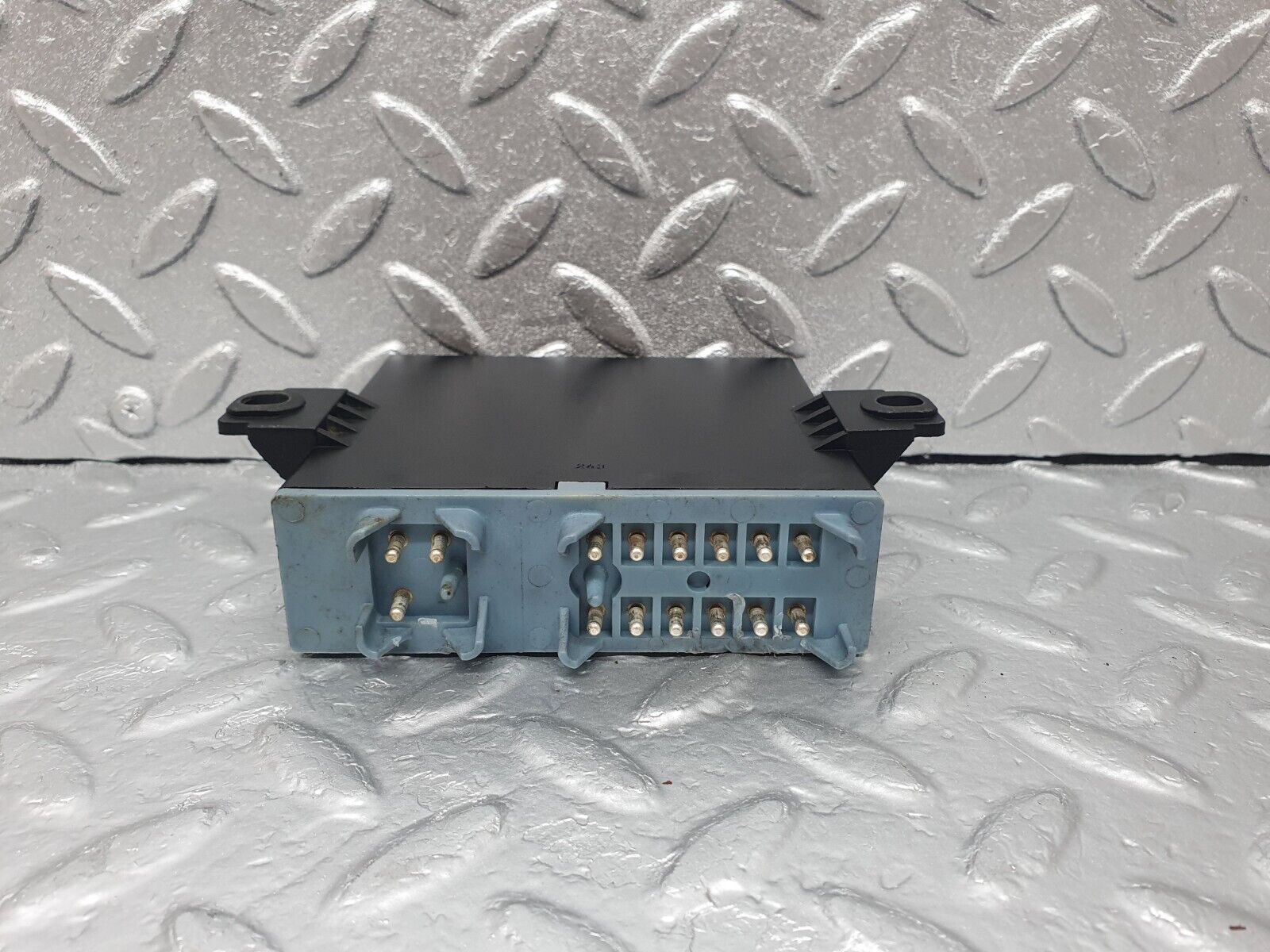 43520 Mercedes-Benz C126 380SEC Coupe Comfort Control Unit 0008220703 1147328020