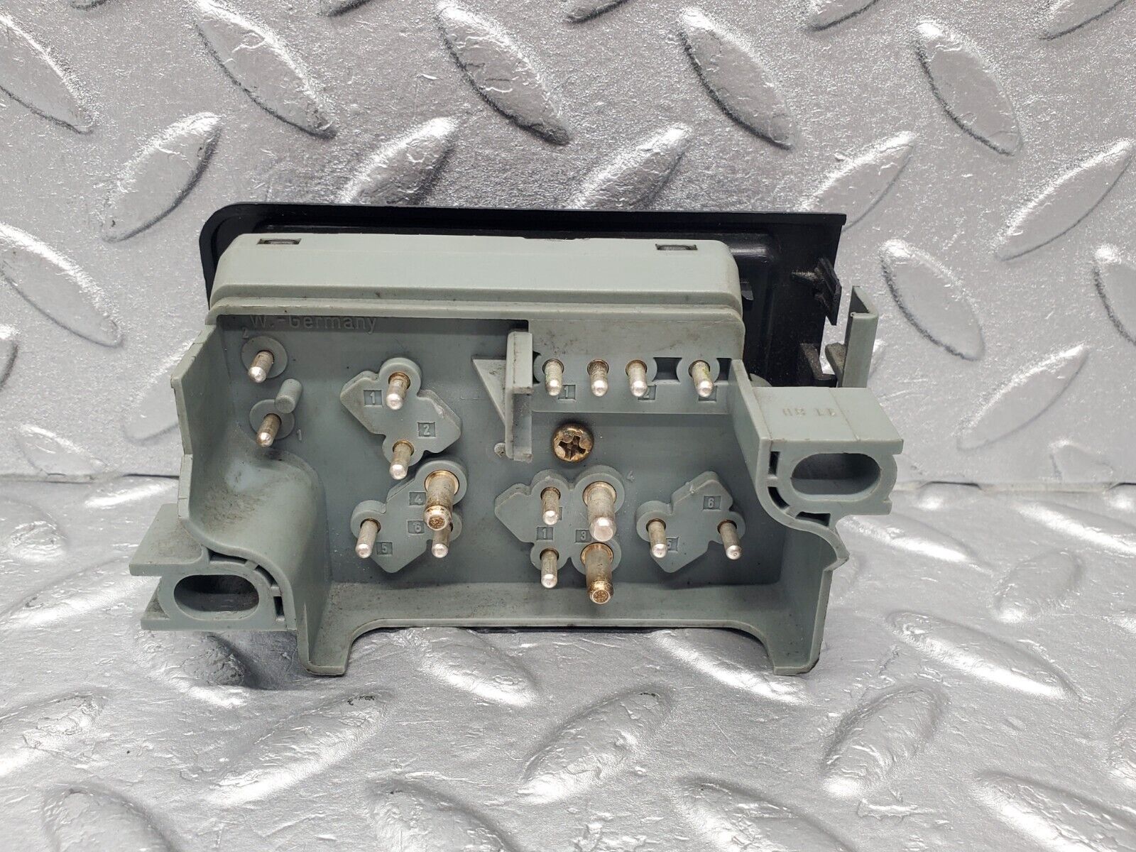 46053 Mercedes-Benz W126 420SE Front Right Seat Adjust Switch 0038202810