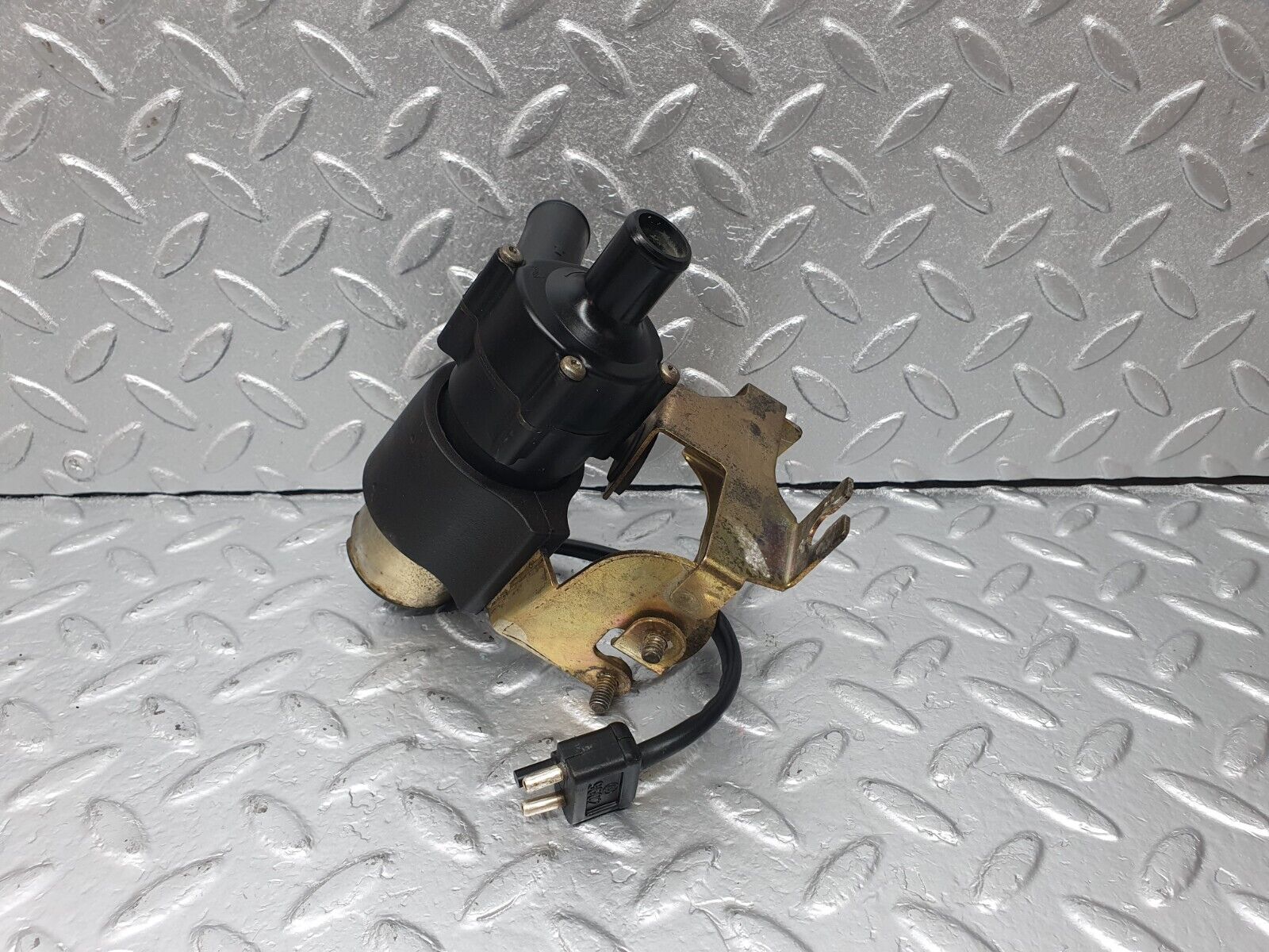 42311 Mercedes-Benz R129 320SL Coupe Heating Water Pump 0018351064