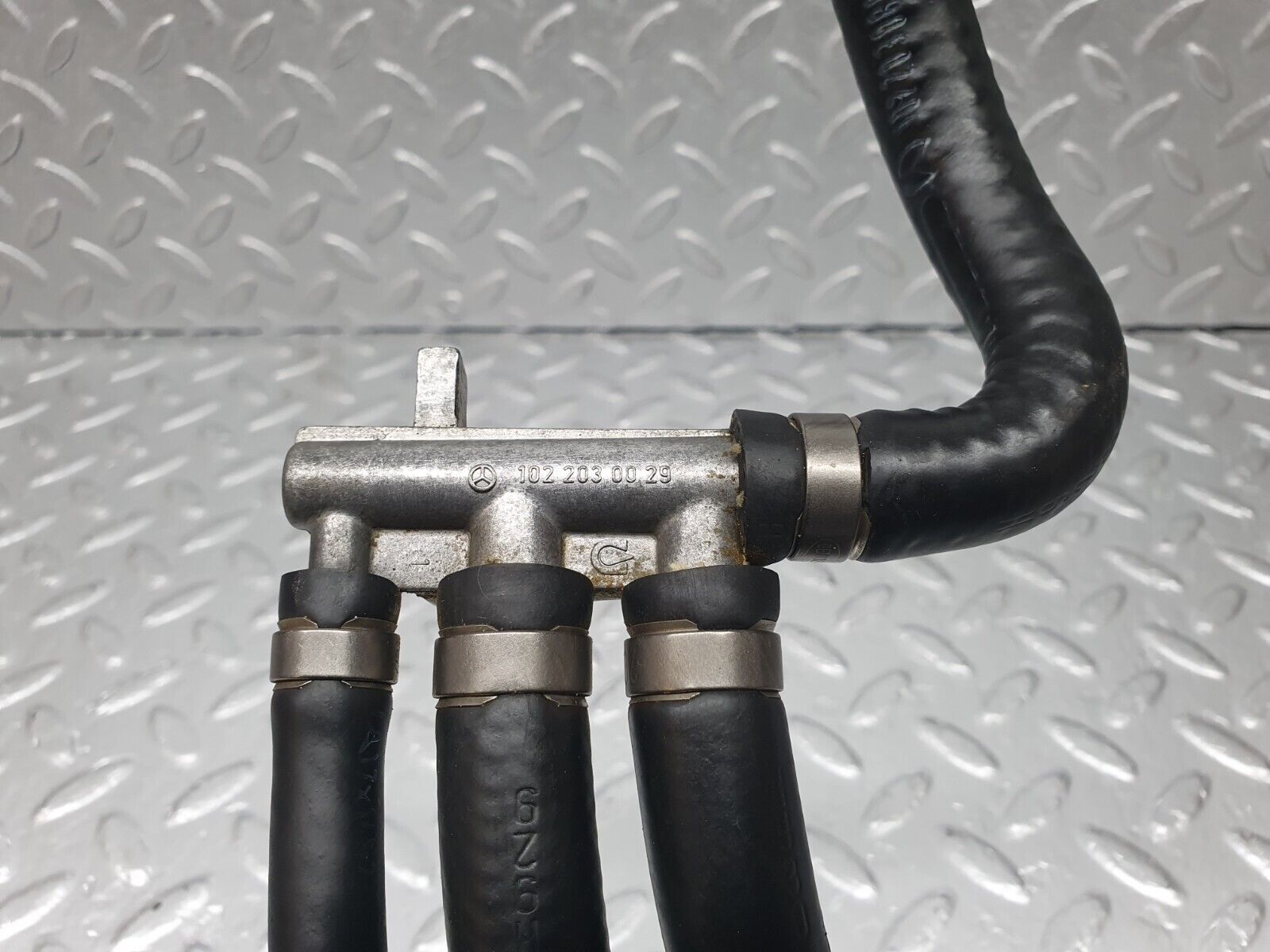 42813 Mercedes-Benz W201 190 2.0L Distributor For Carburettor With Hoses 1022030029 1022030682 1022031182