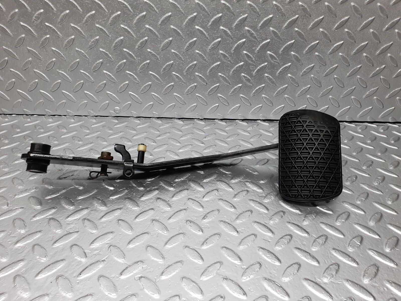 41967 Mercedes-Benz W202 C200 Brake Pedal With Rubber 1232910082