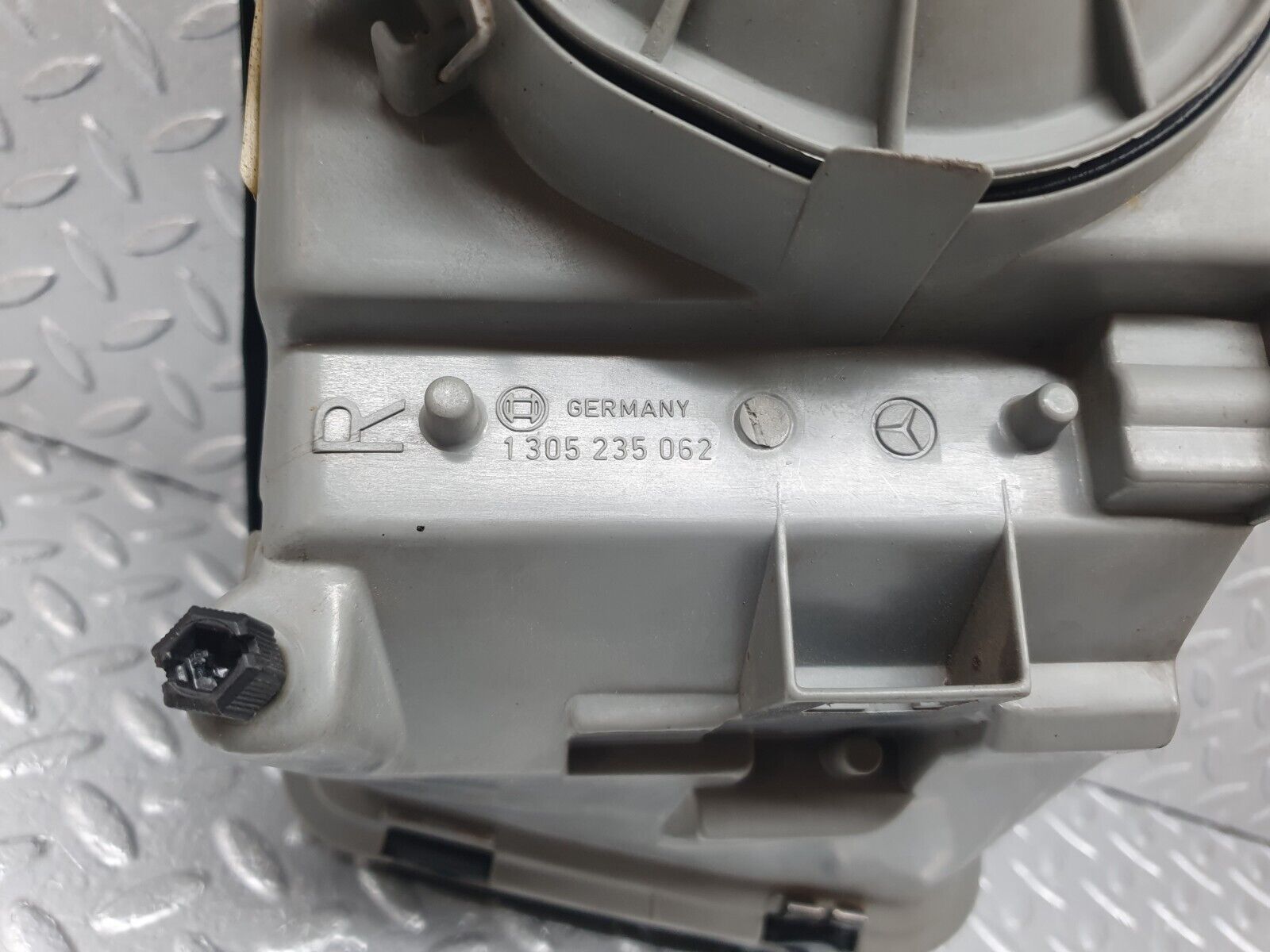 43619 Mercedes-Benz C126 380SEC Coupe Headlight Right Bosch 1268203661 0301065722 1305620484