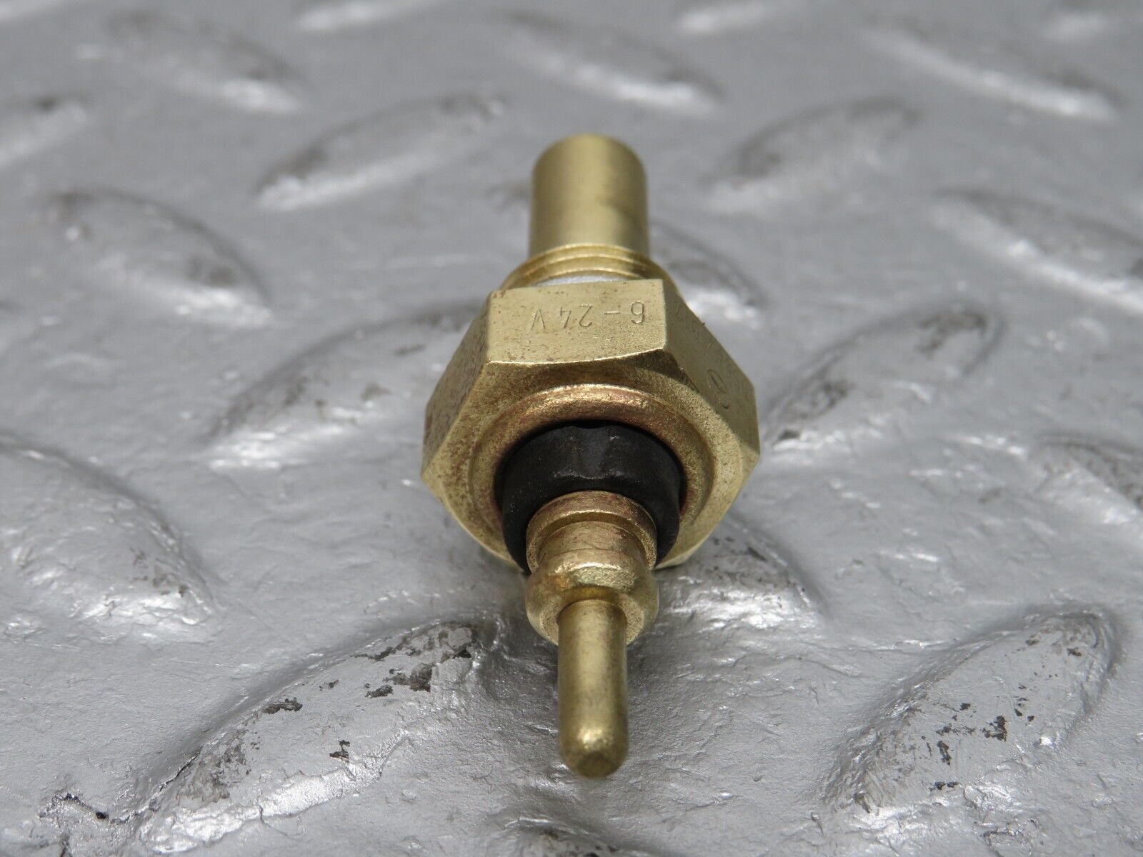 39263 Mercedes-Benz R107 500SL Coolant Temperature Sensor VDO 0055421017