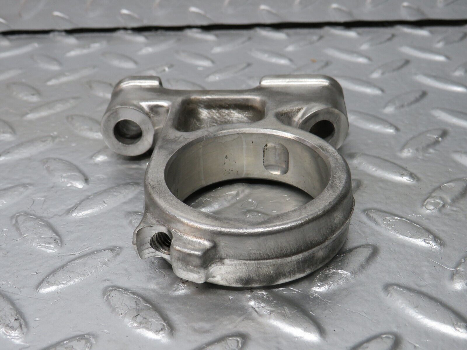 33000 Mercedes-Benz C107 R107 350 V8 Camshaft Tower Bearing 1160512112