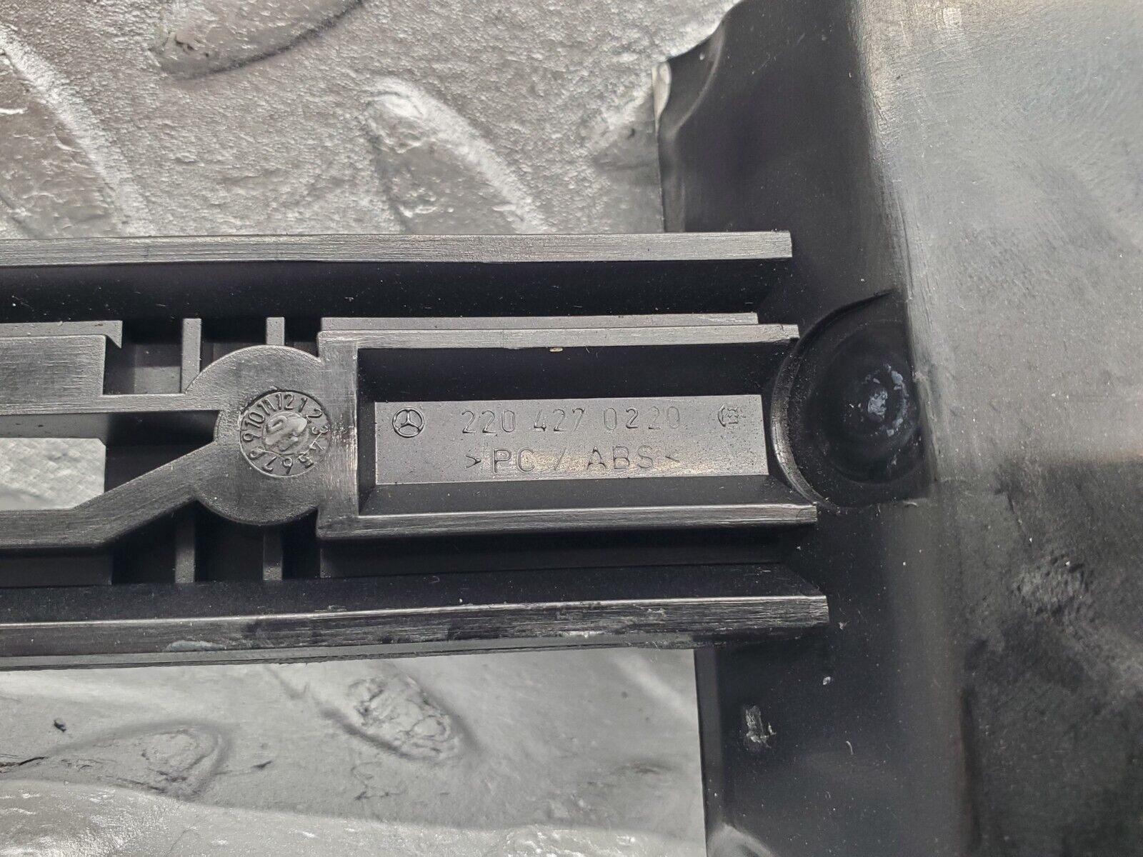 46011 Mercedes-Benz W220 S430 Parking Brake Release Handle 2204270312 2204270220