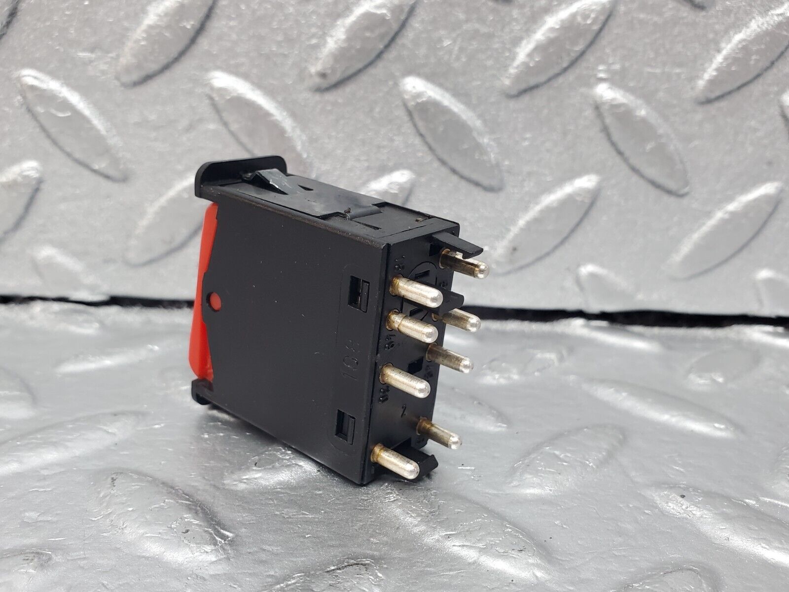 45664 Mercedes-Benz W126 420SE Hazard Warning Light Switch 0008209010