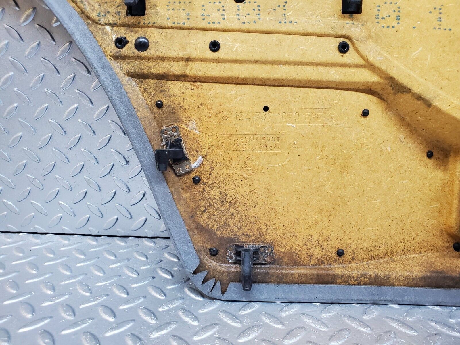 44688 Mercedes-Benz W124 220E Rear Right Door Card Grey 1247371070