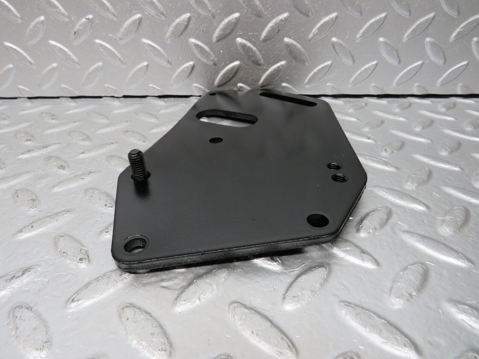 33087 Mercedes-Benz C107 R107 350 V8 Power Steering Pump Bracket