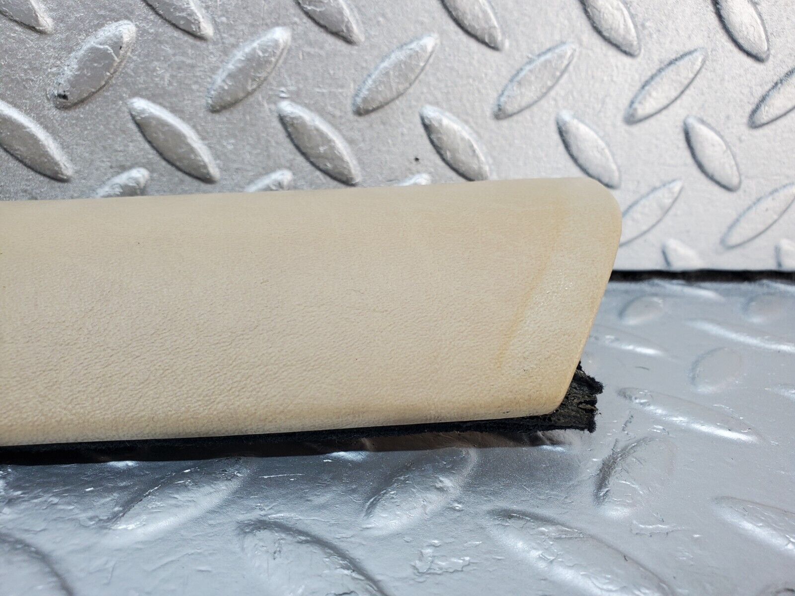 45564 Mercedes-Benz W126 420SE A Pillar Cover Trim Left Side Beige