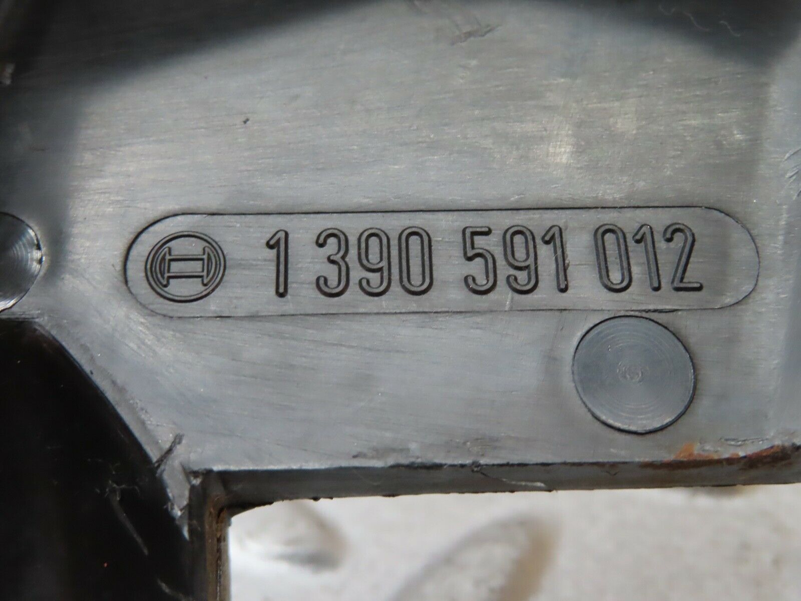 20577 Mercedes-Benz R107 450SL Wiper Motor Cover 1390591012