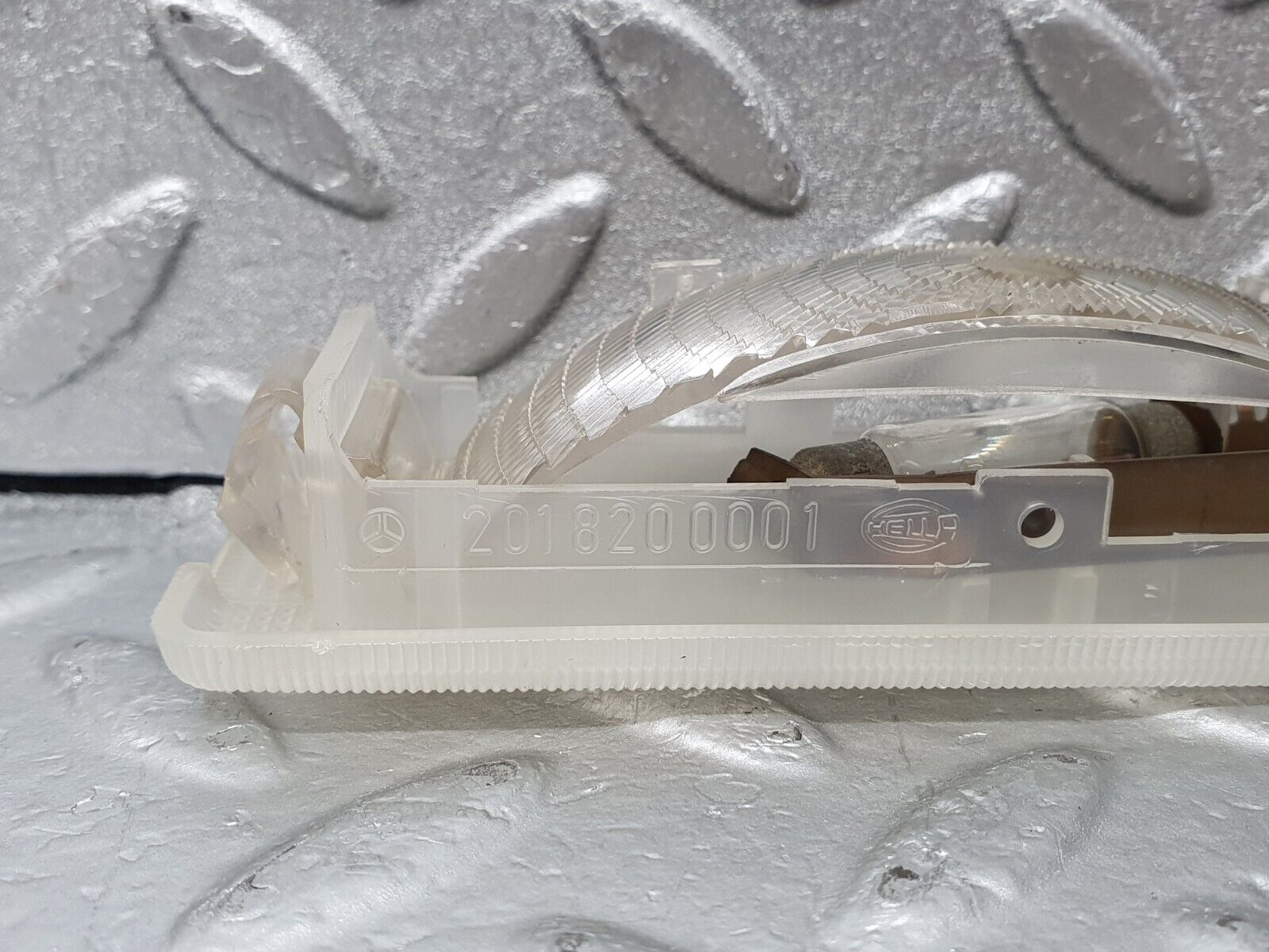 44104 Mercedes-Benz C123 230CE Coupe Rear Interior Dome Light 2018200001
