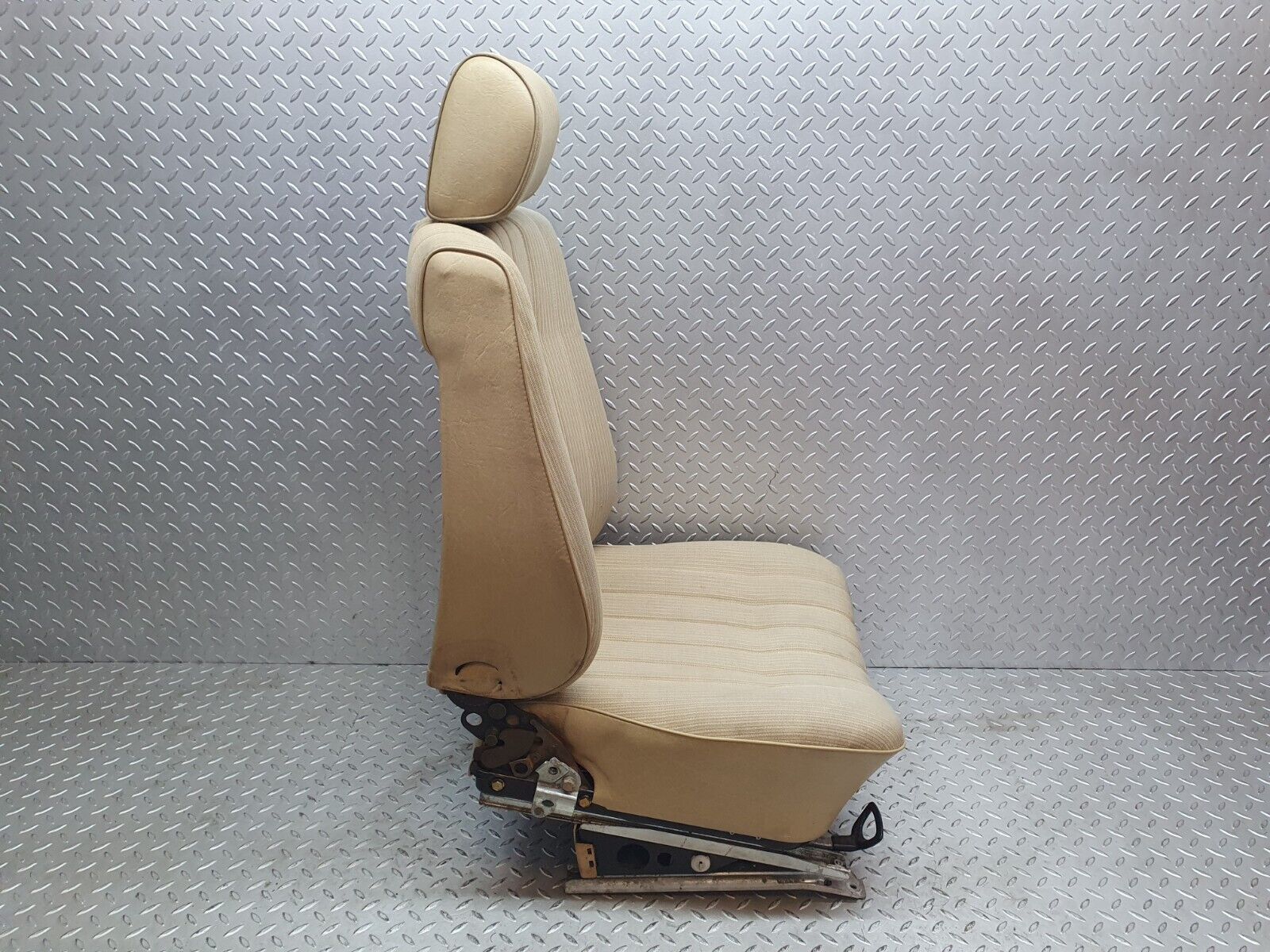 44053 Mercedes-Benz C123 230CE Coupe Front Left Seat Beige 1239104150