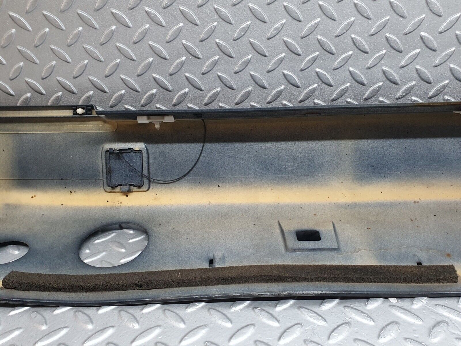 42024 Mercedes-Benz W202 C200 Side Skirt Right Side 2026982430