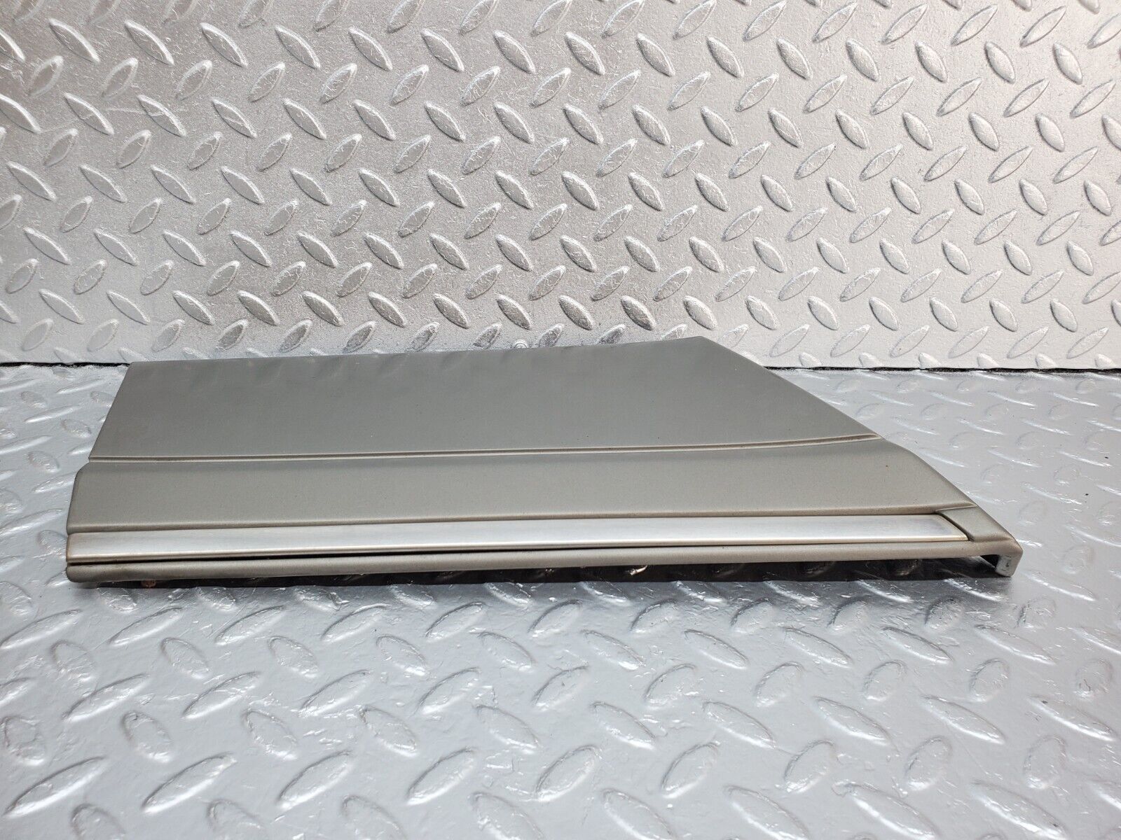 45703 Mercedes-Benz W126 420SE Front Left Fender Wing Moulding Trim 1266903540