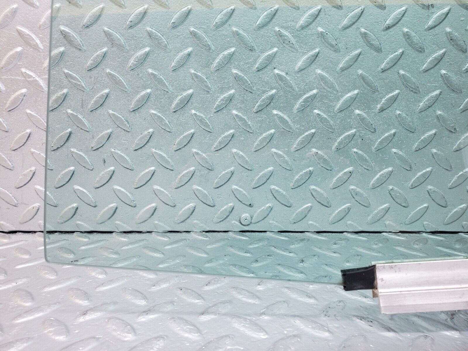 44618 Mercedes-Benz W124 220E Rear Left Door Window Glass