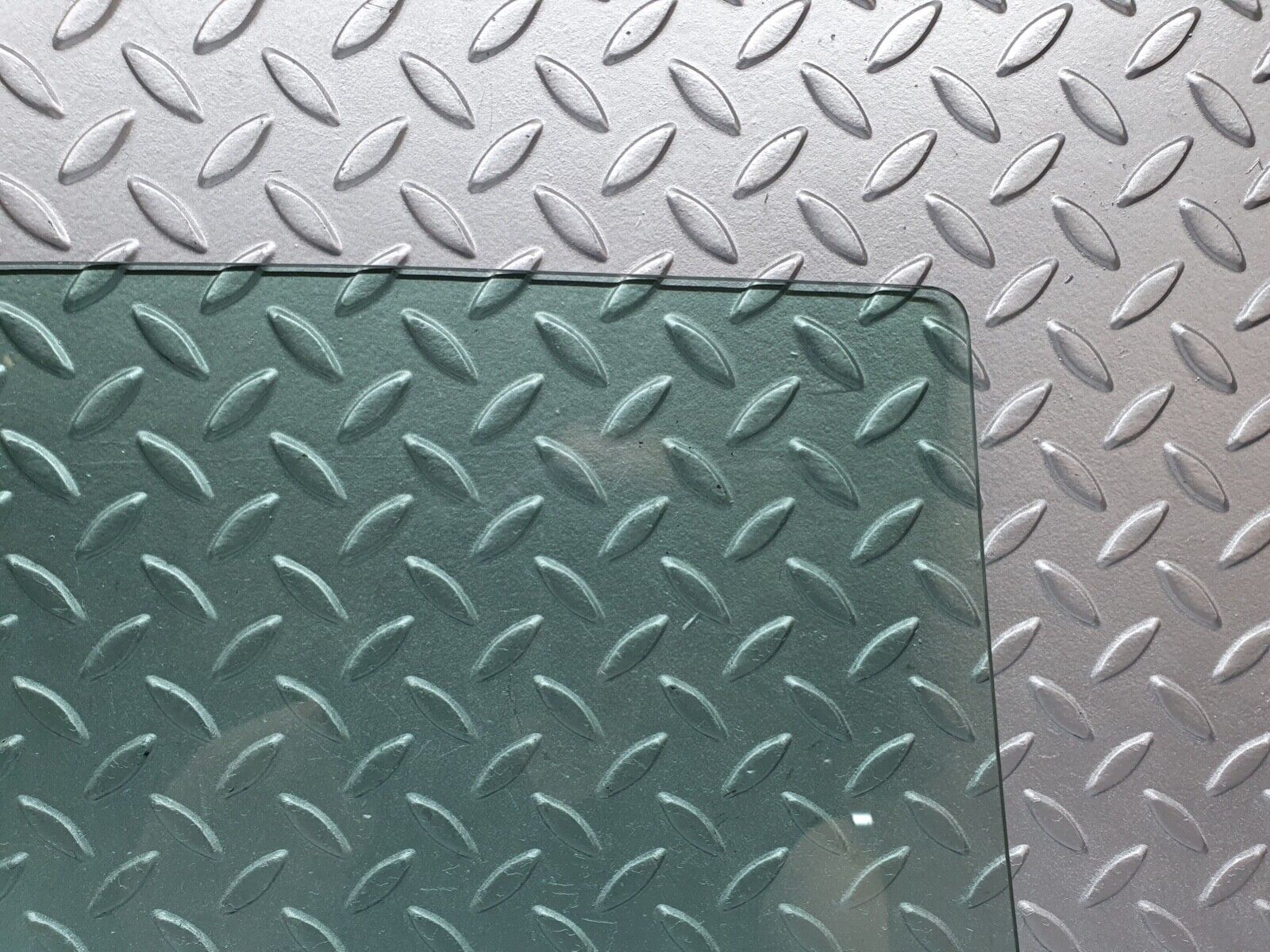 41992 Mercedes-Benz W202 C200 Rear Right Door Window Glass