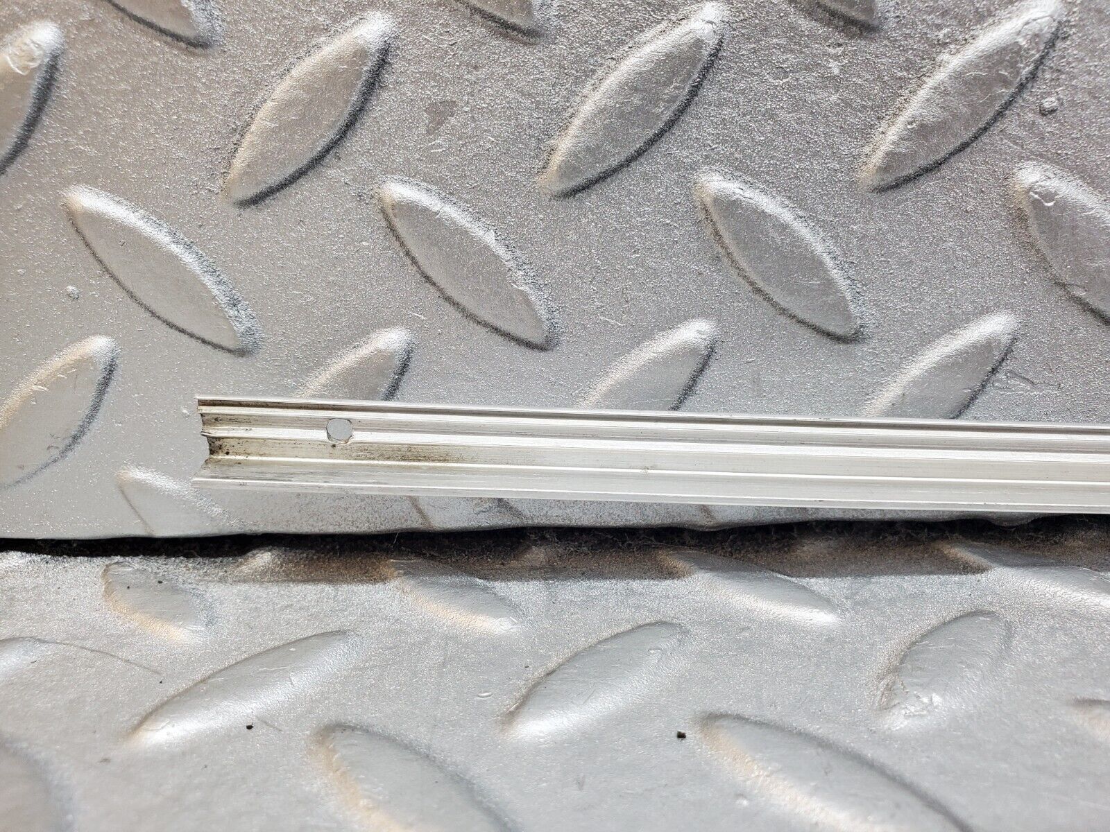 45982 Mercedes-Benz W126 420SE Sunroof Chrome Trim