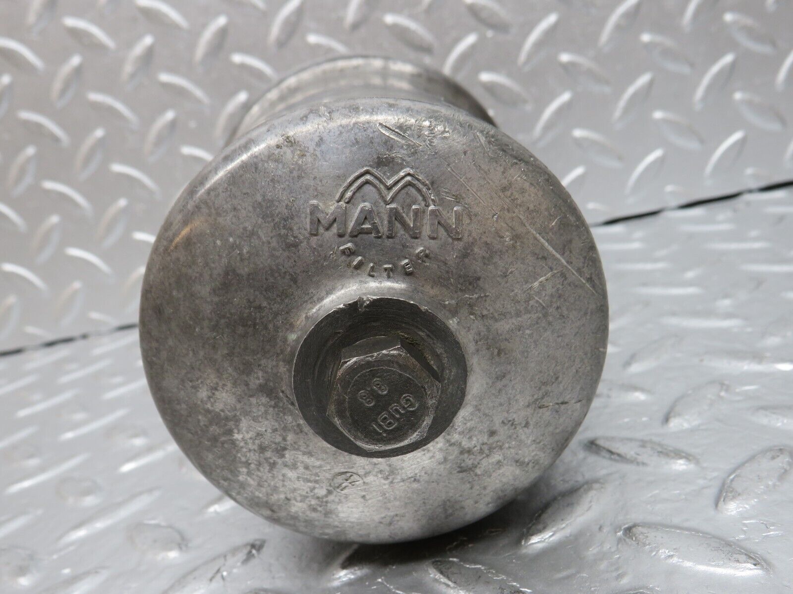 32750 Mercedes-Benz C107 R107 350 V8 Oil Filter Housing 1161840309