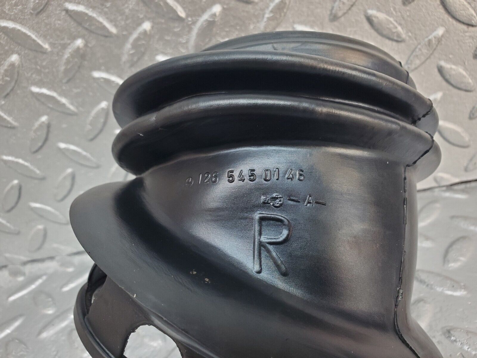 45672 Mercedes-Benz W126 420SE Fuse Box Rubber Grommet 1265450146