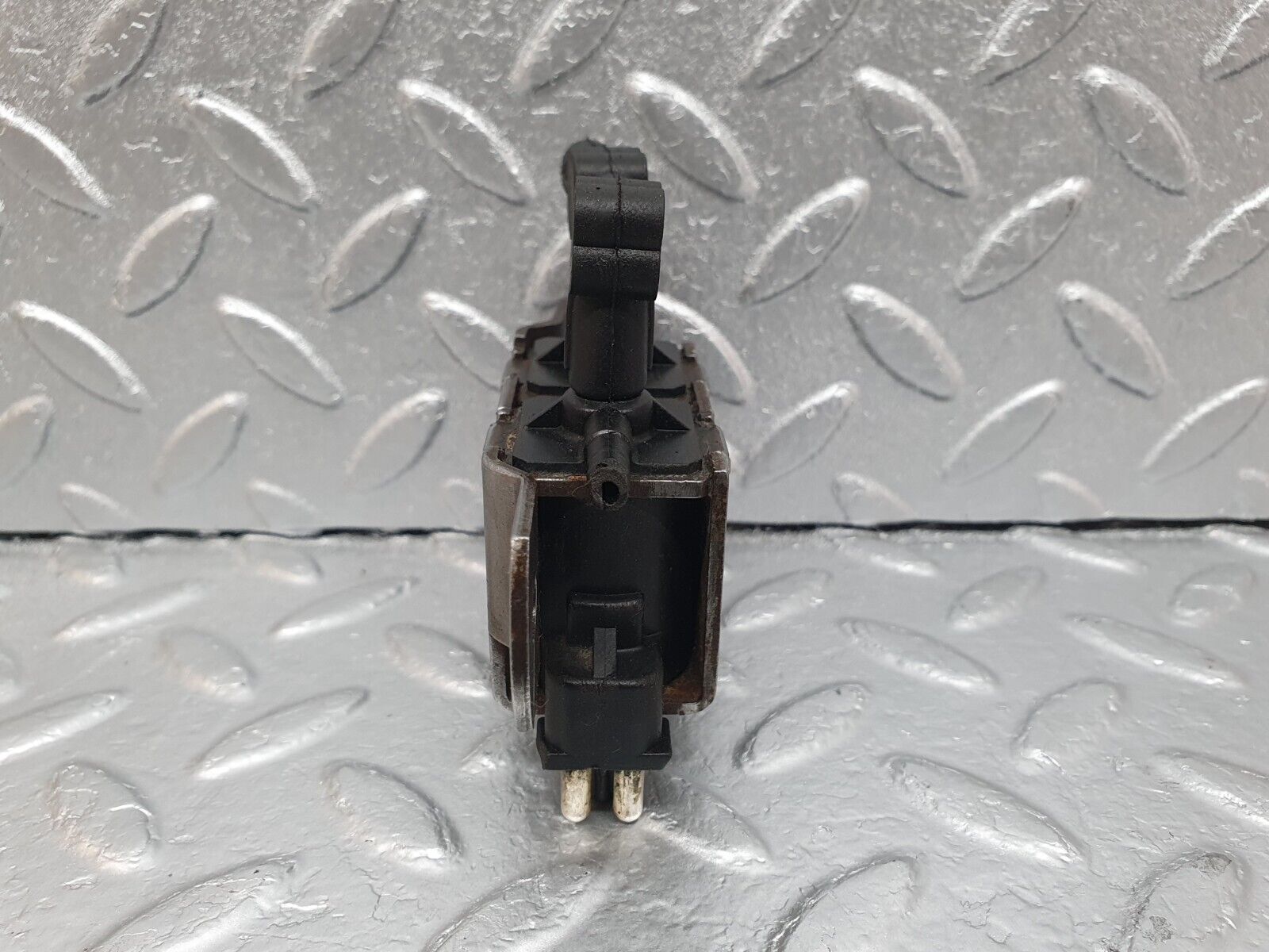 42166 Mercedes-Benz R129 320SL Coupe Solenoid Vacuum Valve 0025400097