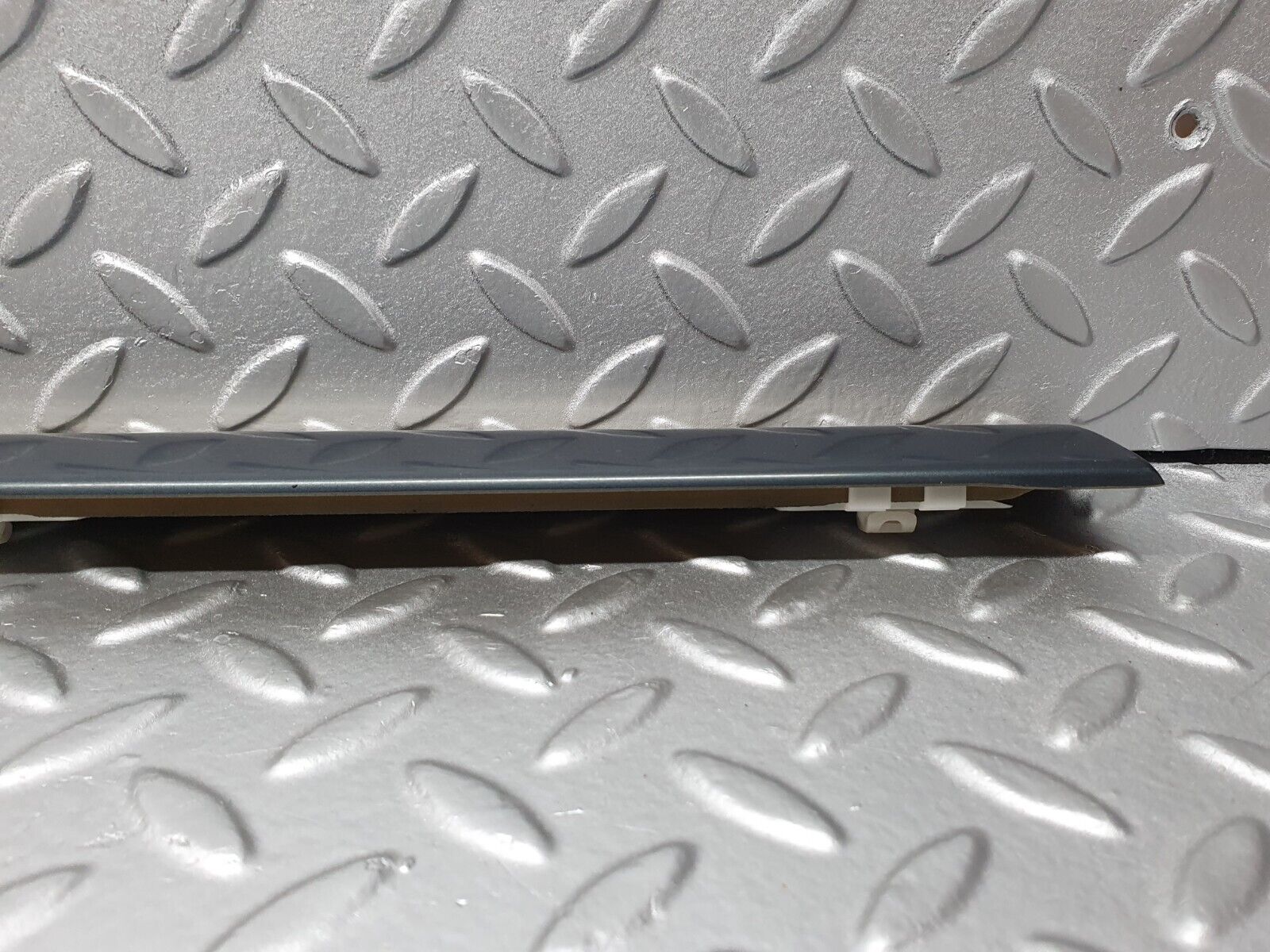 41804 Mercedes-Benz W202 C200 Front Right Door Centre Moulding Trim 2026909462