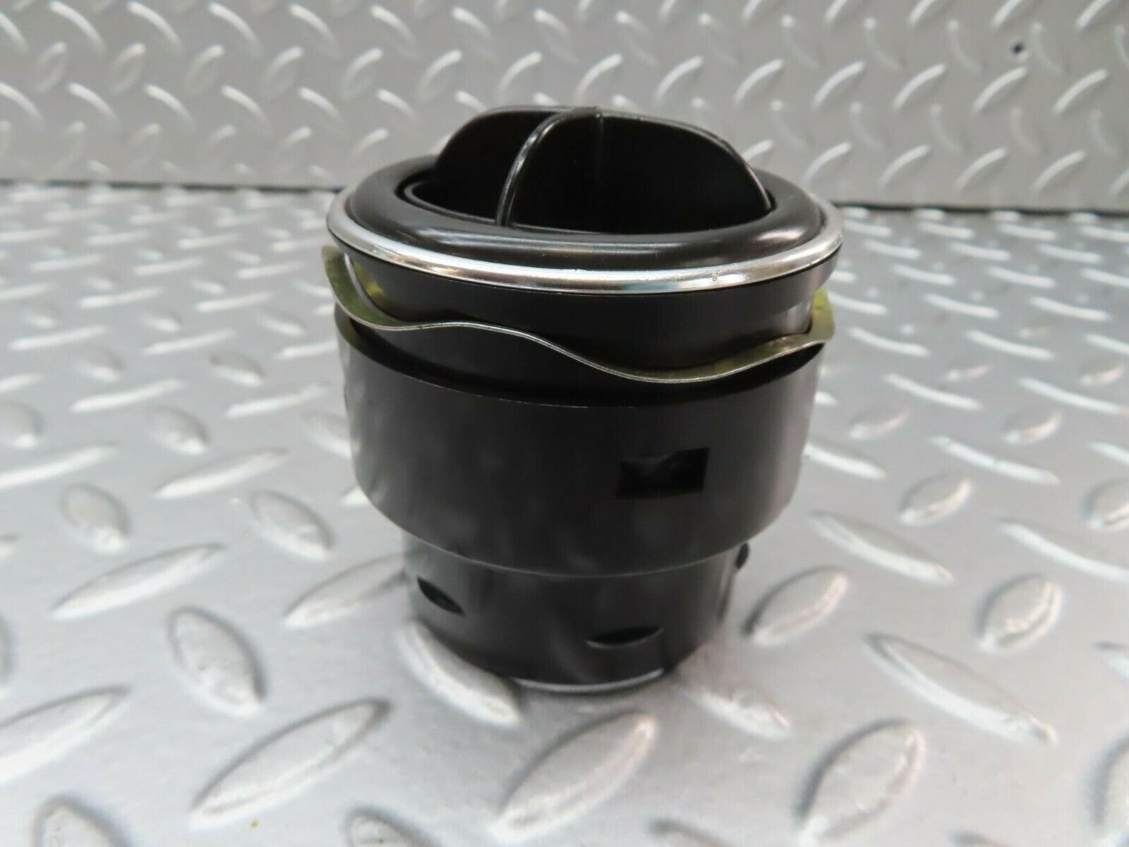 15604 Mercedes-Benz R107 450SL Dashboard Air Vent