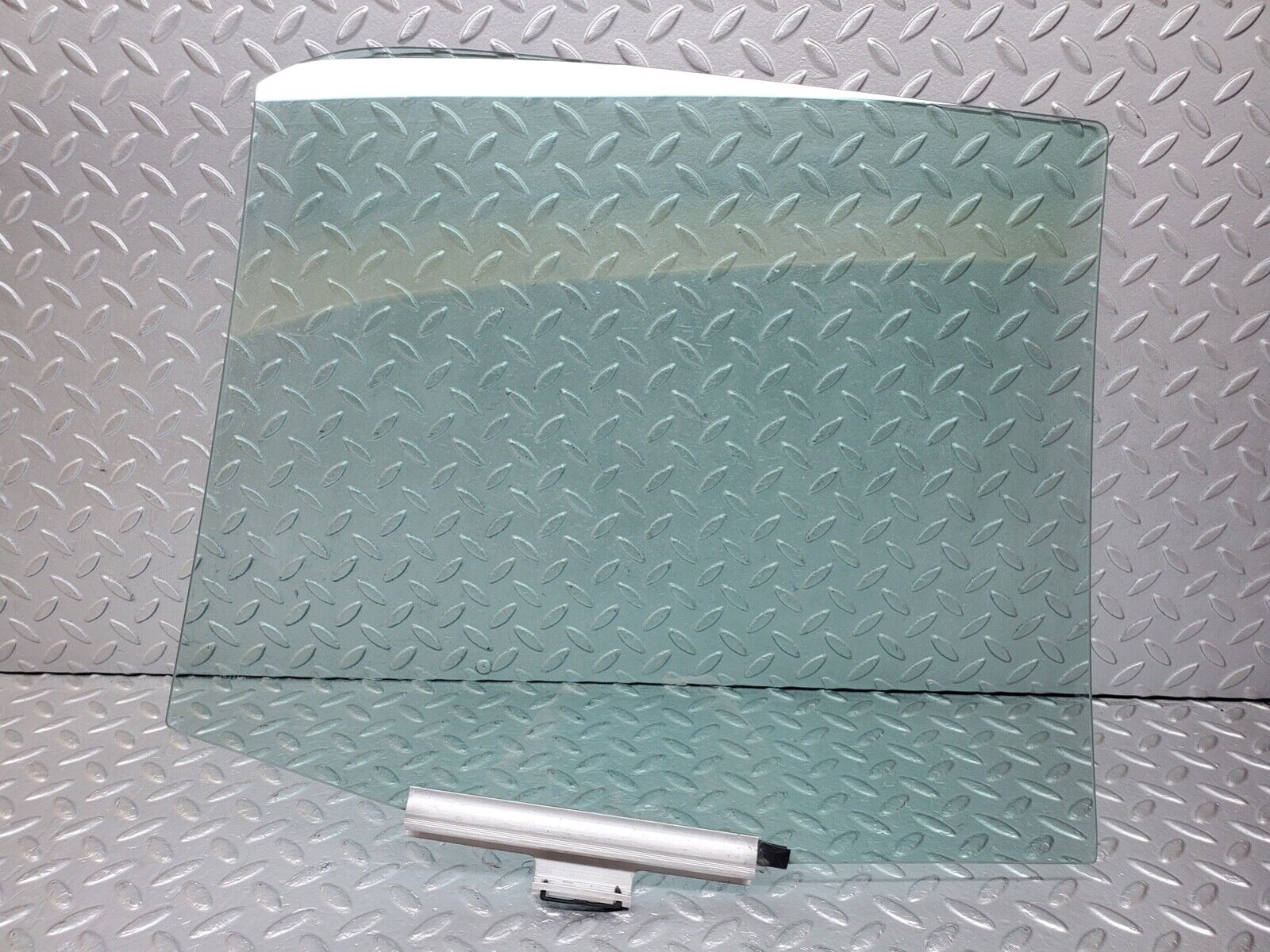 44618 Mercedes-Benz W124 220E Rear Left Door Window Glass